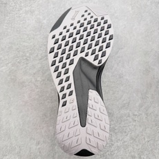 AD Adizero EVO SL ATR M 马拉松竞速专业跑鞋 CELERMESH针织网面非常轻薄 纤维间的缝隙很大 AD Adizero EVO SL ATR M 马拉松竞速专业跑鞋 CELERMESH针织网面非常轻薄 纤维间的缝隙很大