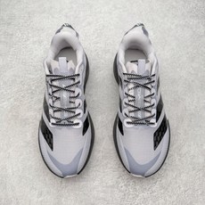 AD Adizero EVO SL ATR M 马拉松竞速专业跑鞋 CELERMESH针织网面非常轻薄 纤维间的缝隙很大 AD Adizero EVO SL ATR M 马拉松竞速专业跑鞋 CELERMESH针织网面非常轻薄 纤维间的缝隙很大