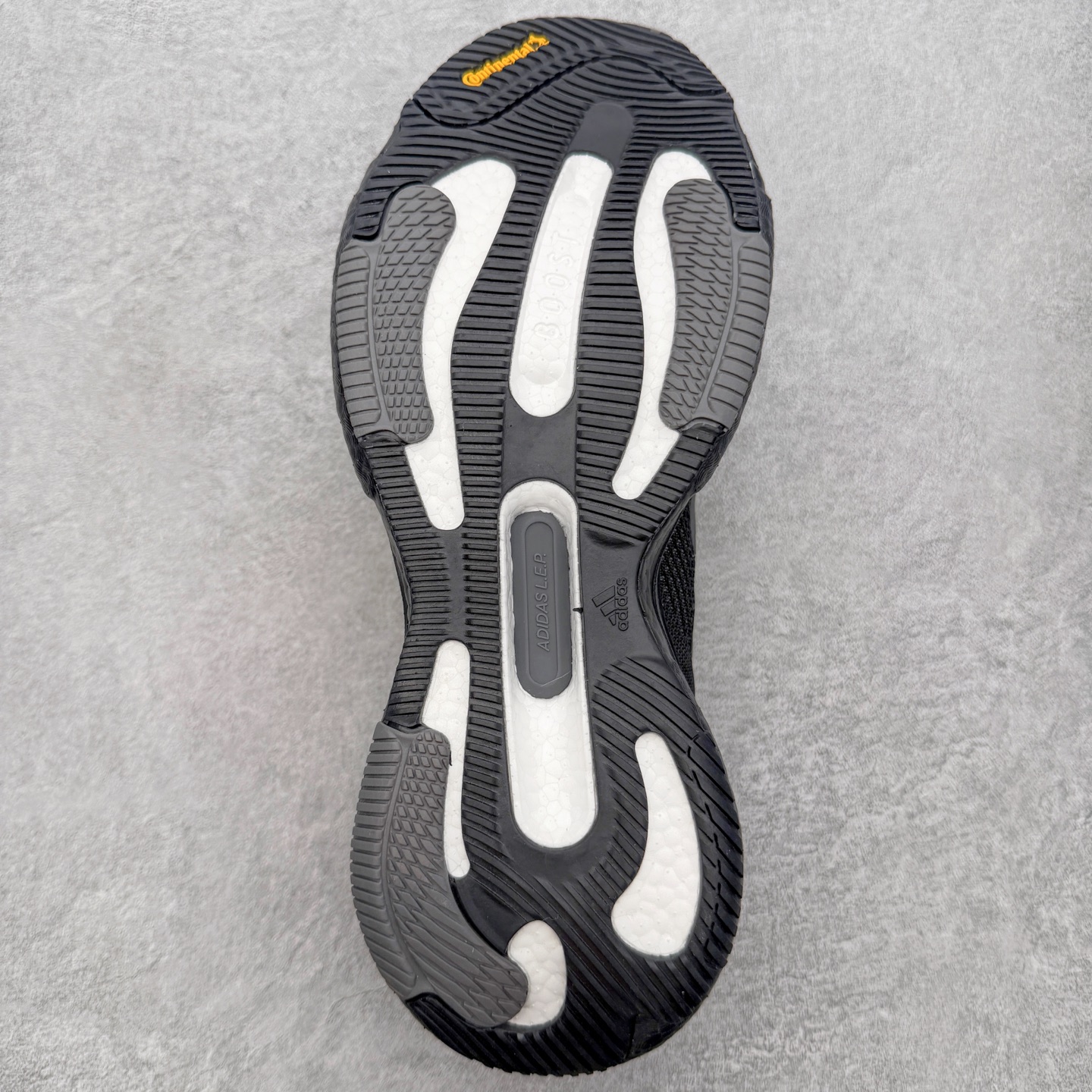 #RS纯原福利‼️ AD SolarGlide Boost 爆米花稳定缓震训练跑鞋 产品概述 SolarGlide系列是 #RS纯原福利‼️ AD SolarGlide Boost 爆米花稳定缓震训练跑鞋 产品概述 SolarGlide系列是