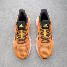 #RS纯原福利‼️ AD SolarGlide Boost 爆米花稳定缓震训练跑鞋 产品概述 SolarGlide系列是 #RS纯原福利‼️ AD SolarGlide Boost 爆米花稳定缓震训练跑鞋 产品概述 SolarGlide系列是