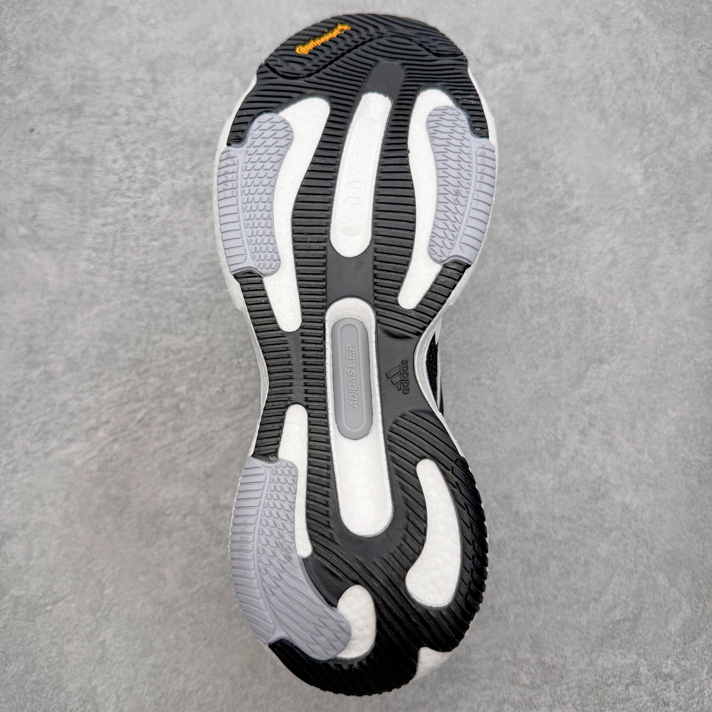 ＃RS纯原福利‼️ AD SolarGlide Boost 爆米花稳定缓震训练跑鞋 产品概述 SolarGlide系列是
