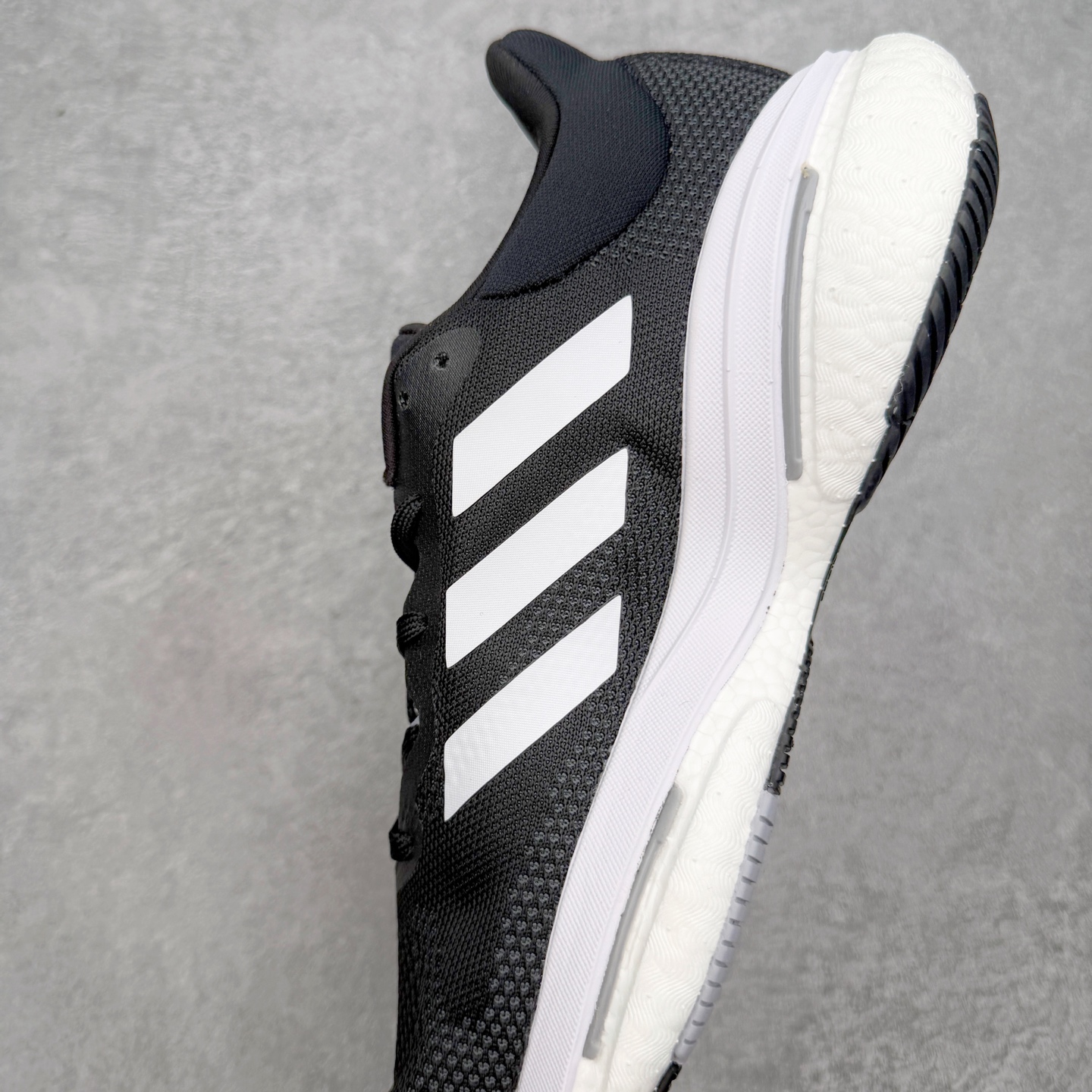 ＃RS纯原福利‼️ AD SolarGlide Boost 爆米花稳定缓震训练跑鞋 产品概述 SolarGlide系列是