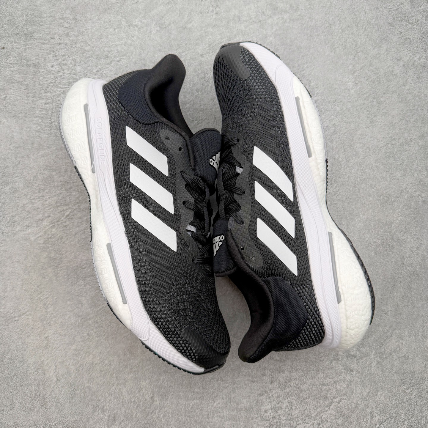 ＃RS纯原福利‼️ AD SolarGlide Boost 爆米花稳定缓震训练跑鞋 产品概述 SolarGlide系列是