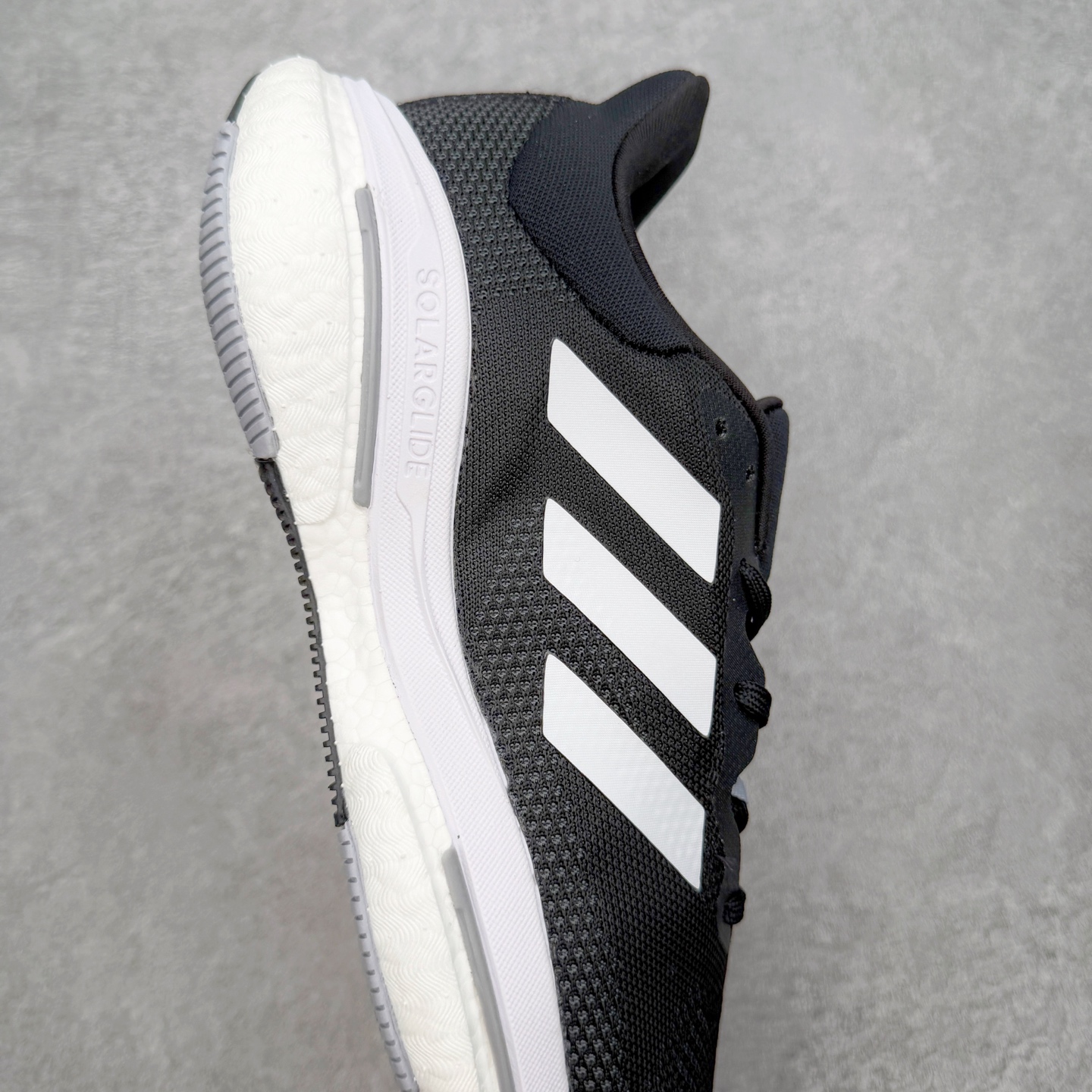 ＃RS纯原福利‼️ AD SolarGlide Boost 爆米花稳定缓震训练跑鞋 产品概述 SolarGlide系列是