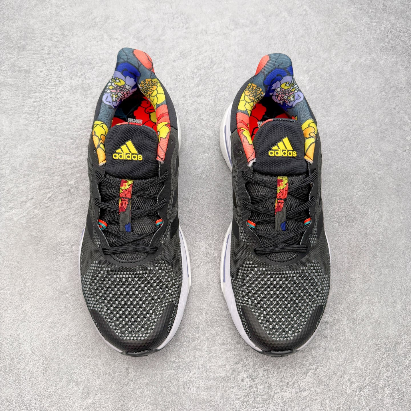 #RS纯原福利‼️ AD SolarGlide Boost 爆米花稳定缓震训练跑鞋 产品概述 SolarGlide系列是 #RS纯原福利‼️ AD SolarGlide Boost 爆米花稳定缓震训练跑鞋 产品概述 SolarGlide系列是