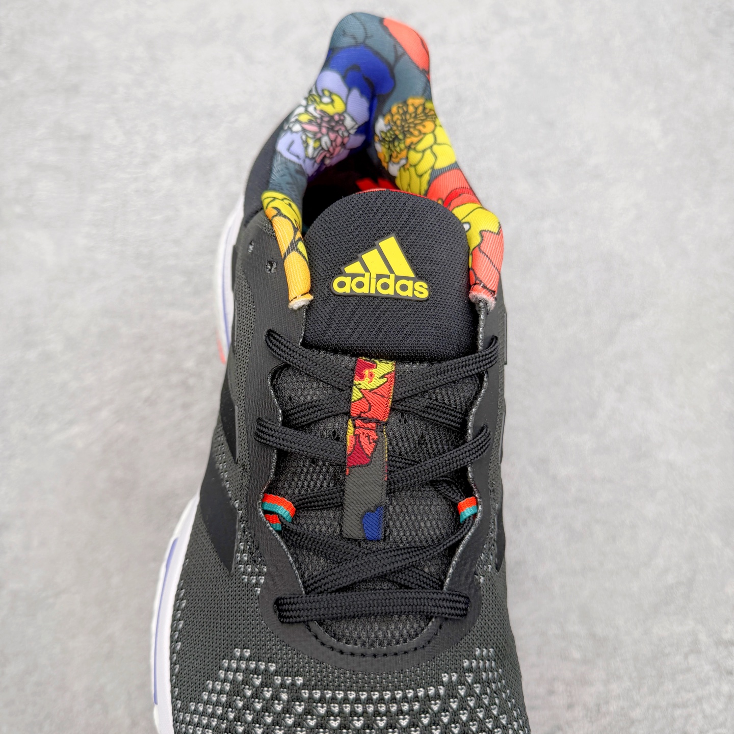 #RS纯原福利‼️ AD SolarGlide Boost 爆米花稳定缓震训练跑鞋 产品概述 SolarGlide系列是 #RS纯原福利‼️ AD SolarGlide Boost 爆米花稳定缓震训练跑鞋 产品概述 SolarGlide系列是