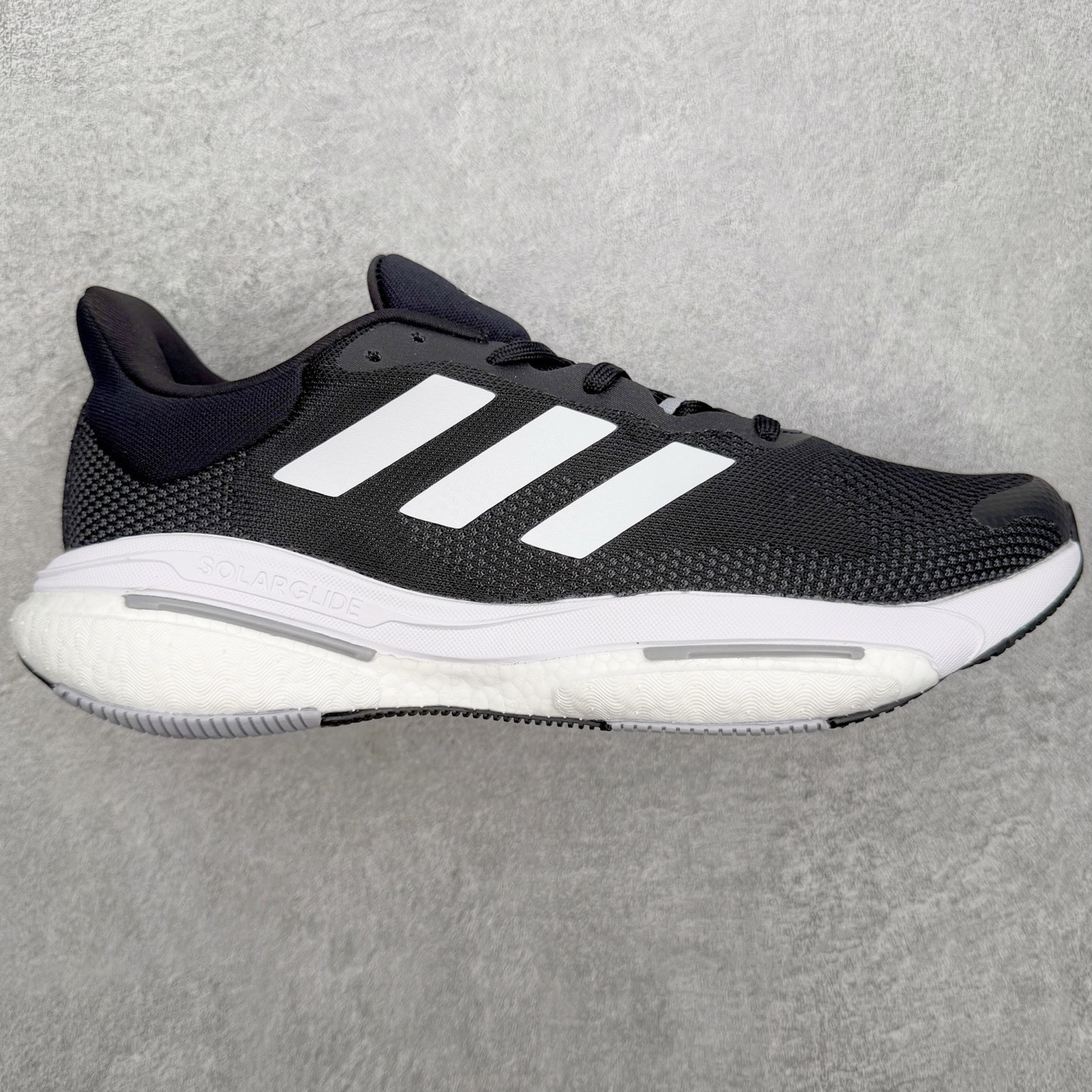 ＃RS纯原福利‼️ AD SolarGlide Boost 爆米花稳定缓震训练跑鞋 产品概述 SolarGlide系列是