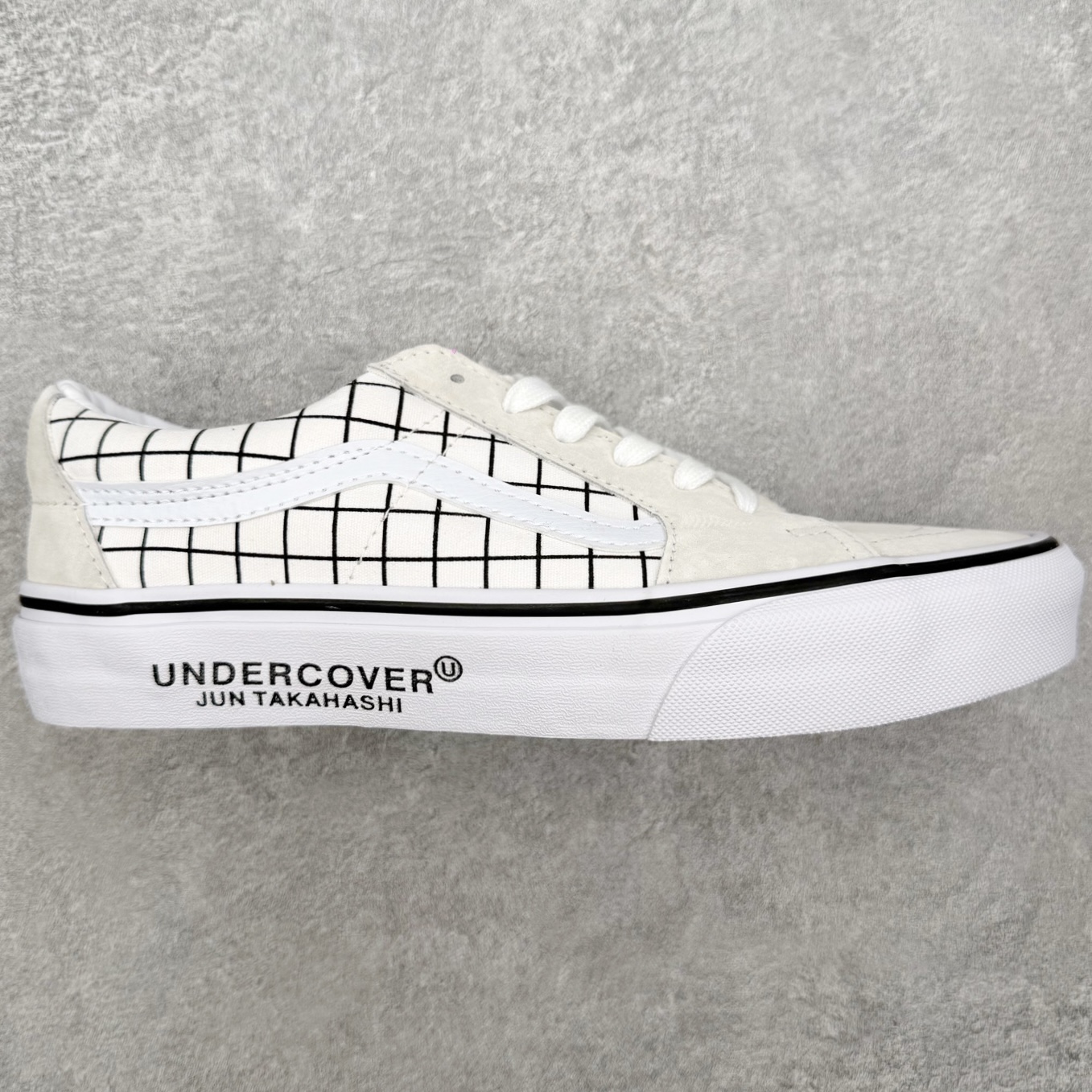 Undercover x Vans Sk8-Low  高街联名 复古休闲低帮网格滑板鞋 鞋身采用翻毛皮拼接网格帆布材质 