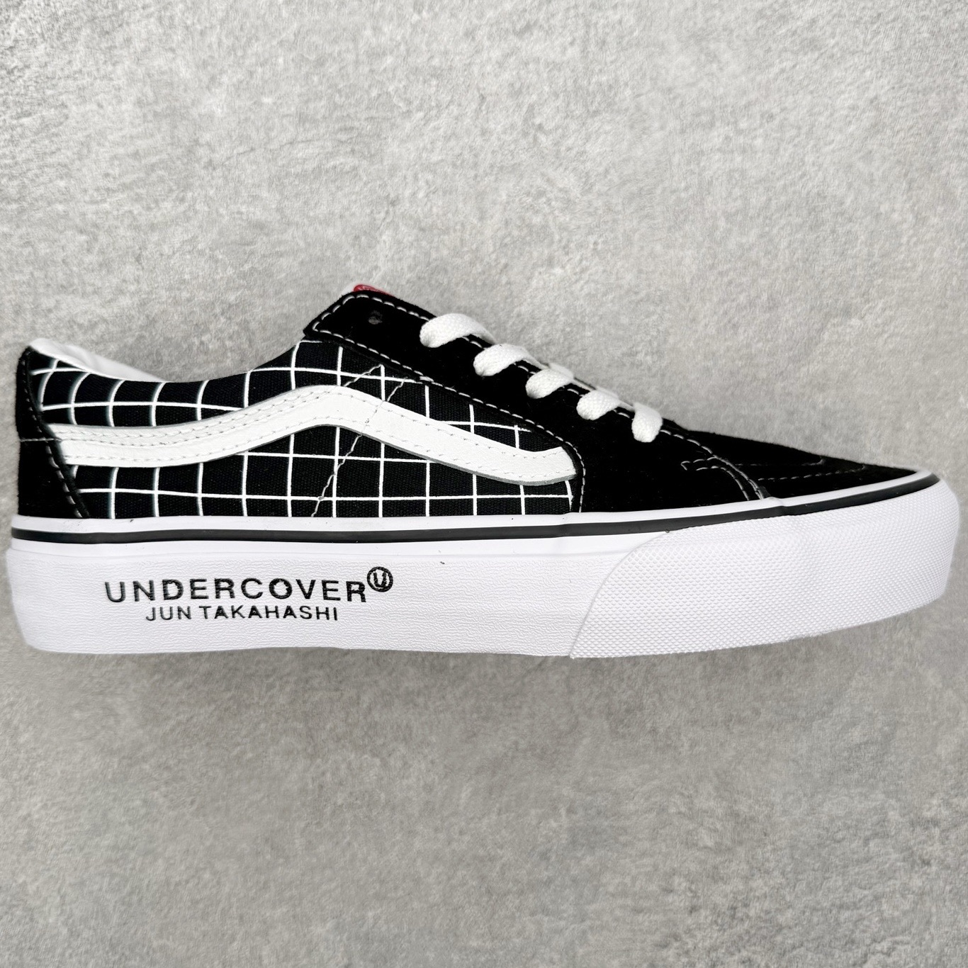 Undercover x Vans Sk8-Low  高街联名 复古休闲低帮网格滑板鞋 鞋身采用翻毛皮拼接网格帆布材质 