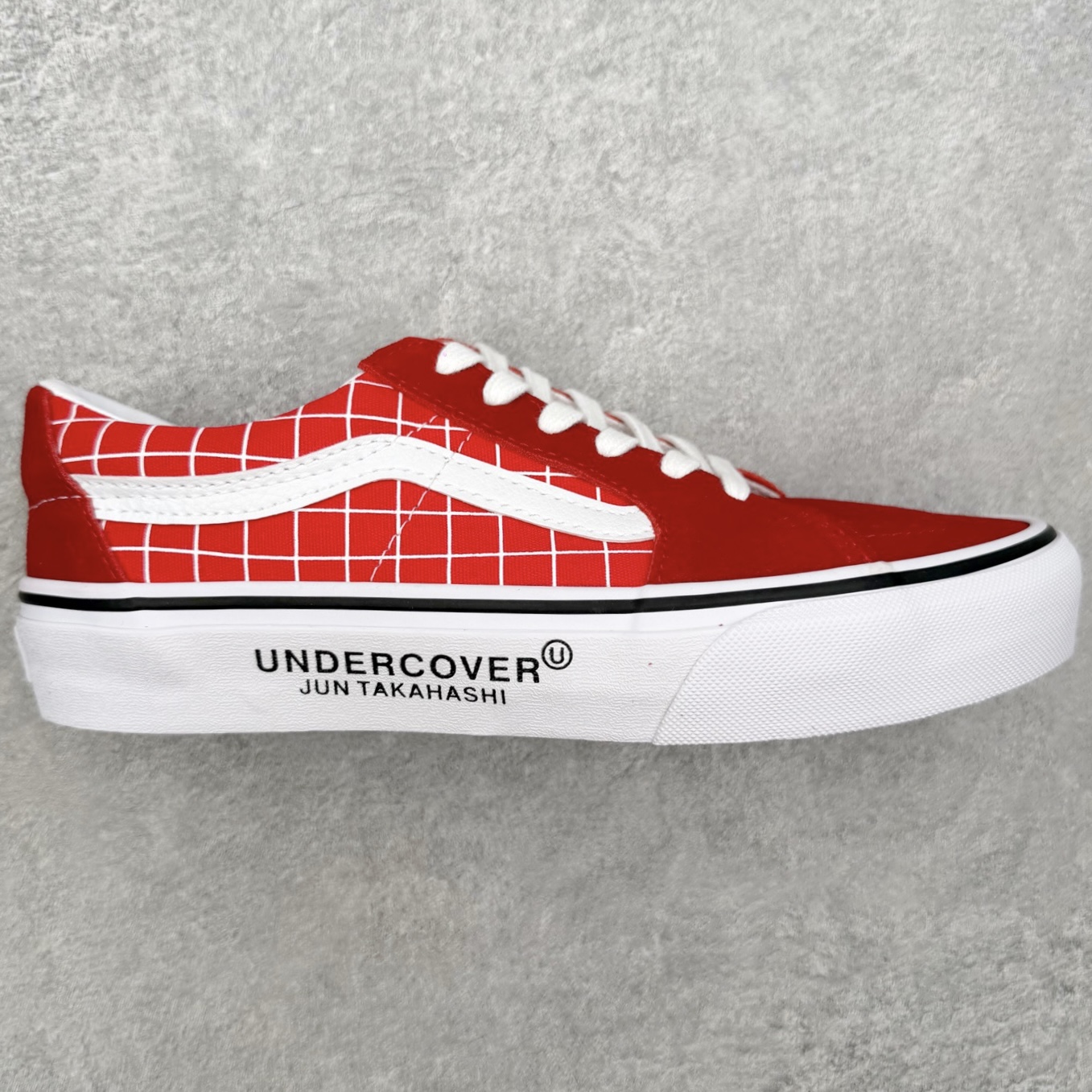 Undercover x Vans Sk8-Low  高街联名 复古休闲低帮网格滑板鞋 鞋身采用翻毛皮拼接网格帆布材质 