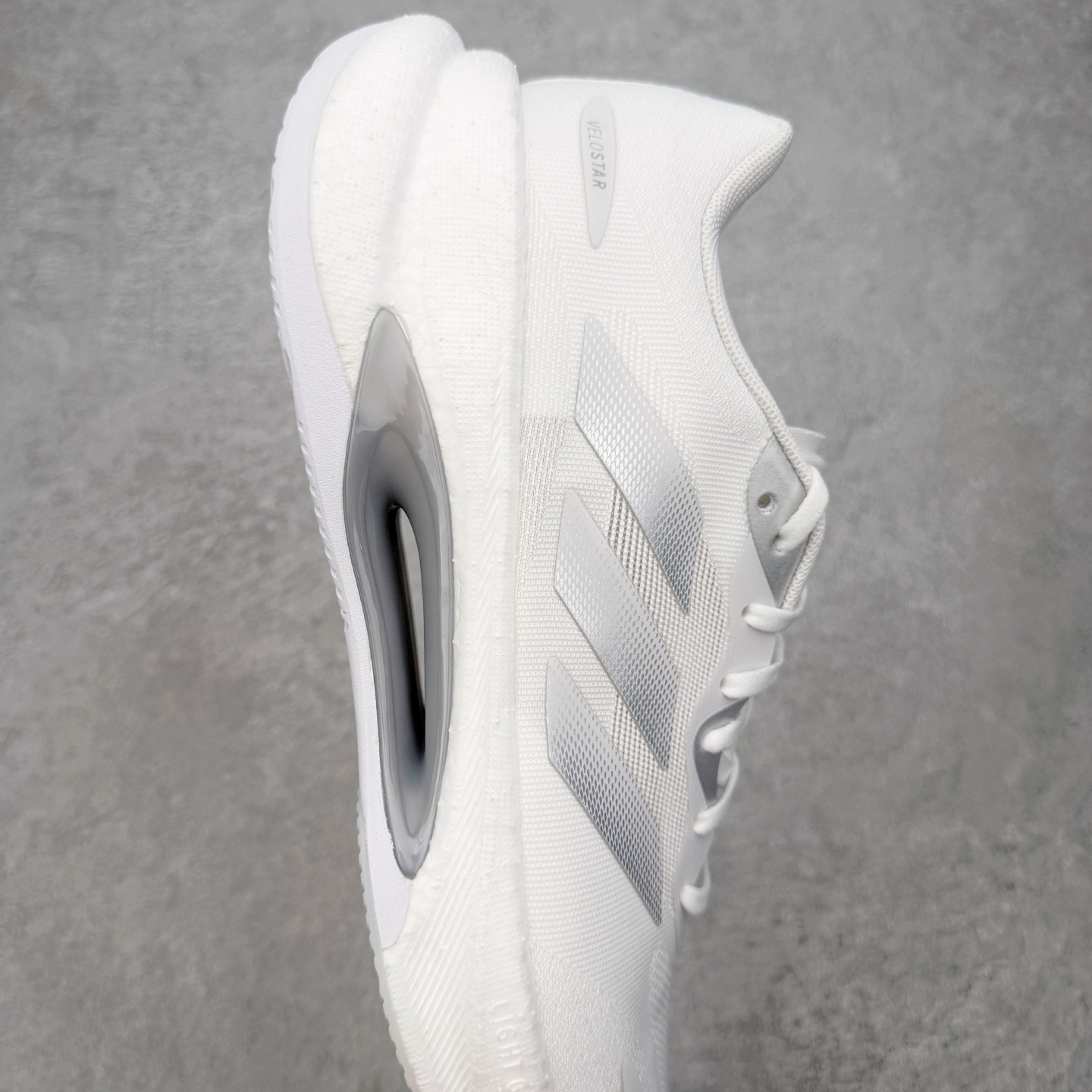 #RS纯原 AD VELOSTAR Light Boost 中性透气日常训练慢跑鞋|白色 KJ3886 产品概述 定位日 #RS纯原 AD VELOSTAR Light Boost 中性透气日常训练慢跑鞋|白色 KJ3886 产品概述 定位日