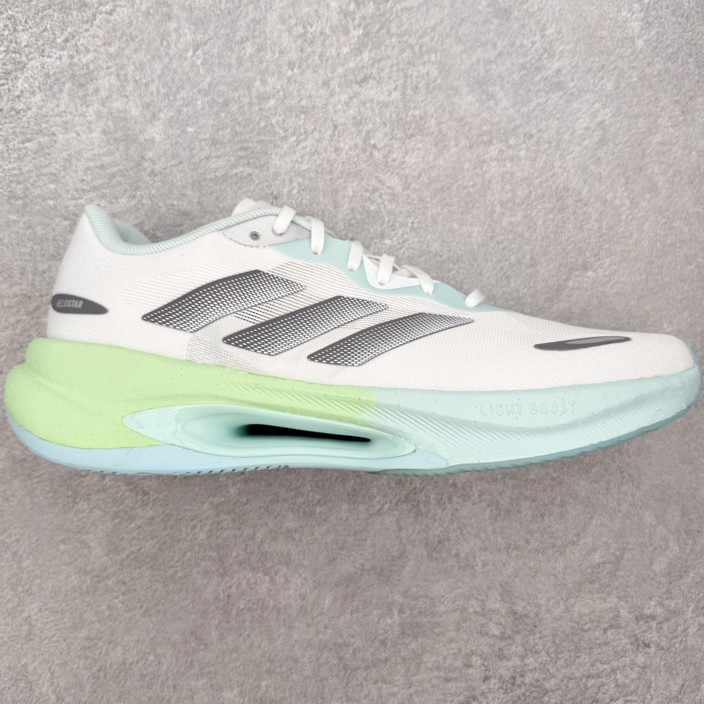 ＃RS纯原 AD VELOSTAR Light Boost 中性透气日常训练慢跑鞋 产品概述 定位日常有氧训练+通勤两用