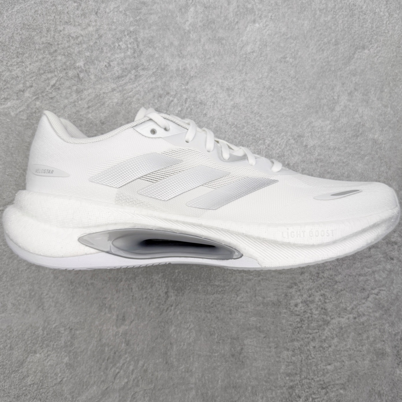 ＃RS纯原 AD VELOSTAR Light Boost 中性透气日常训练慢跑鞋 产品概述 定位日常有氧训练+通勤两用