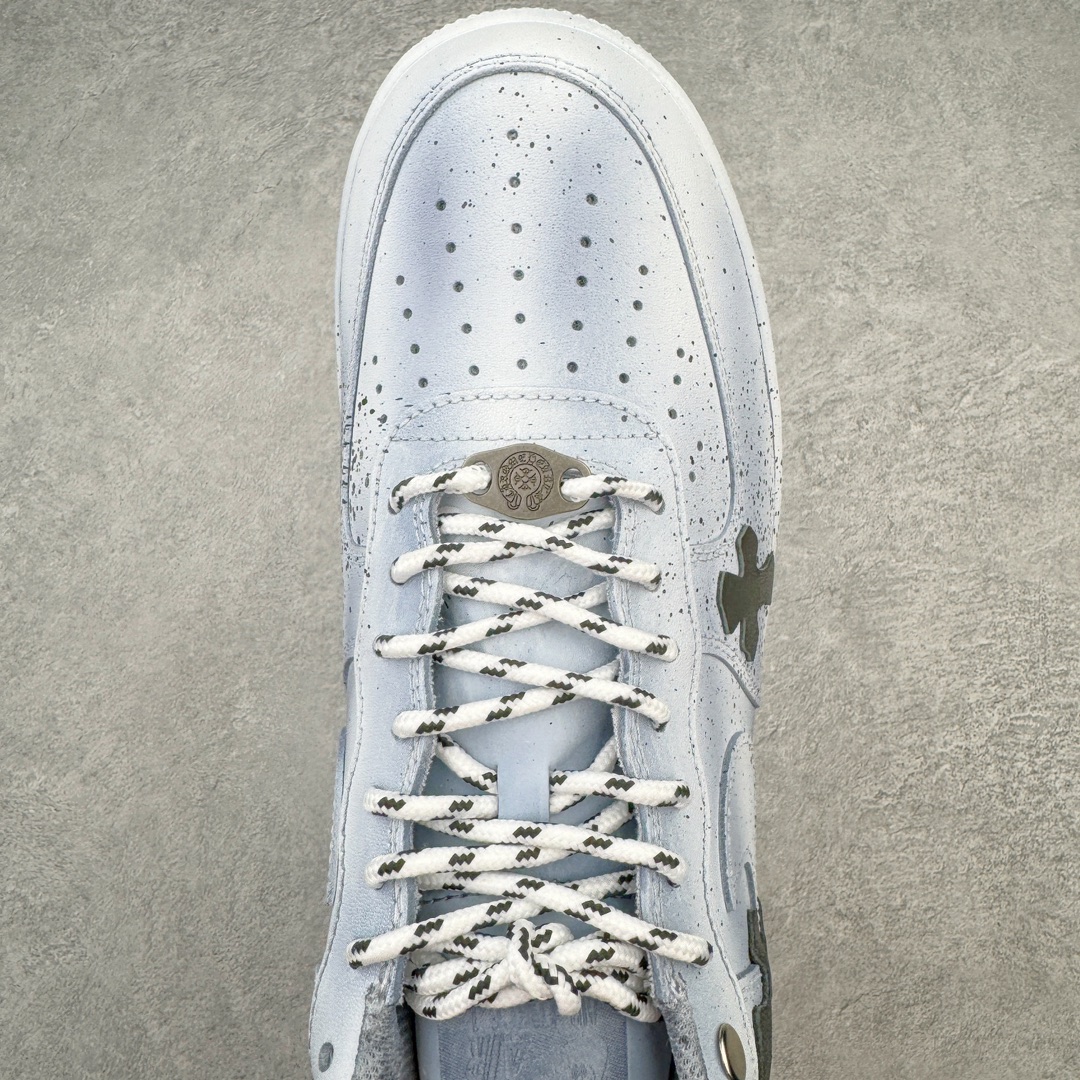 图片[4]-＃G版纯原 NK Air Force 1 Low 空军一号低帮休闲板鞋 克罗心联名定制配色 CW2288-111 该鞋款整体以纯白空军作为基鞋纯手工定制改造 融入克罗心文化元素 采用侵染做旧油泼墨 克罗心十字架徽标 后跟印有上帝保佑 \\\”Godbless\\\” 英文字样 INS客制大神限定配色 同步官方2022全新版本 不规则波浪大底咬花 全鞋电脑针车 工整有序 视觉效果满分 原厂拉帮手法 标准四线 密度针距针孔大小控制到位 原装反口里网布海绵 正确卡色网眼大小 新版鞋撑改用纸团代替 原厂港宝加持完美还原灵魂版型 原盒原配从里到外百分百还原 原厂全头层原厂皮料 原标原盒 内置Sole气垫 中底白色背胶 中底划线 已经无限的接近公司 原厂楦头 原厂刺绣 后跟弧度修正 独家私模最大开发到47.5 尺码：35.5 36 36.5 37.5 38 38.5 39 40 40.5 41 42 42.5 43 44 44.5 45 46 47.5-选品中心