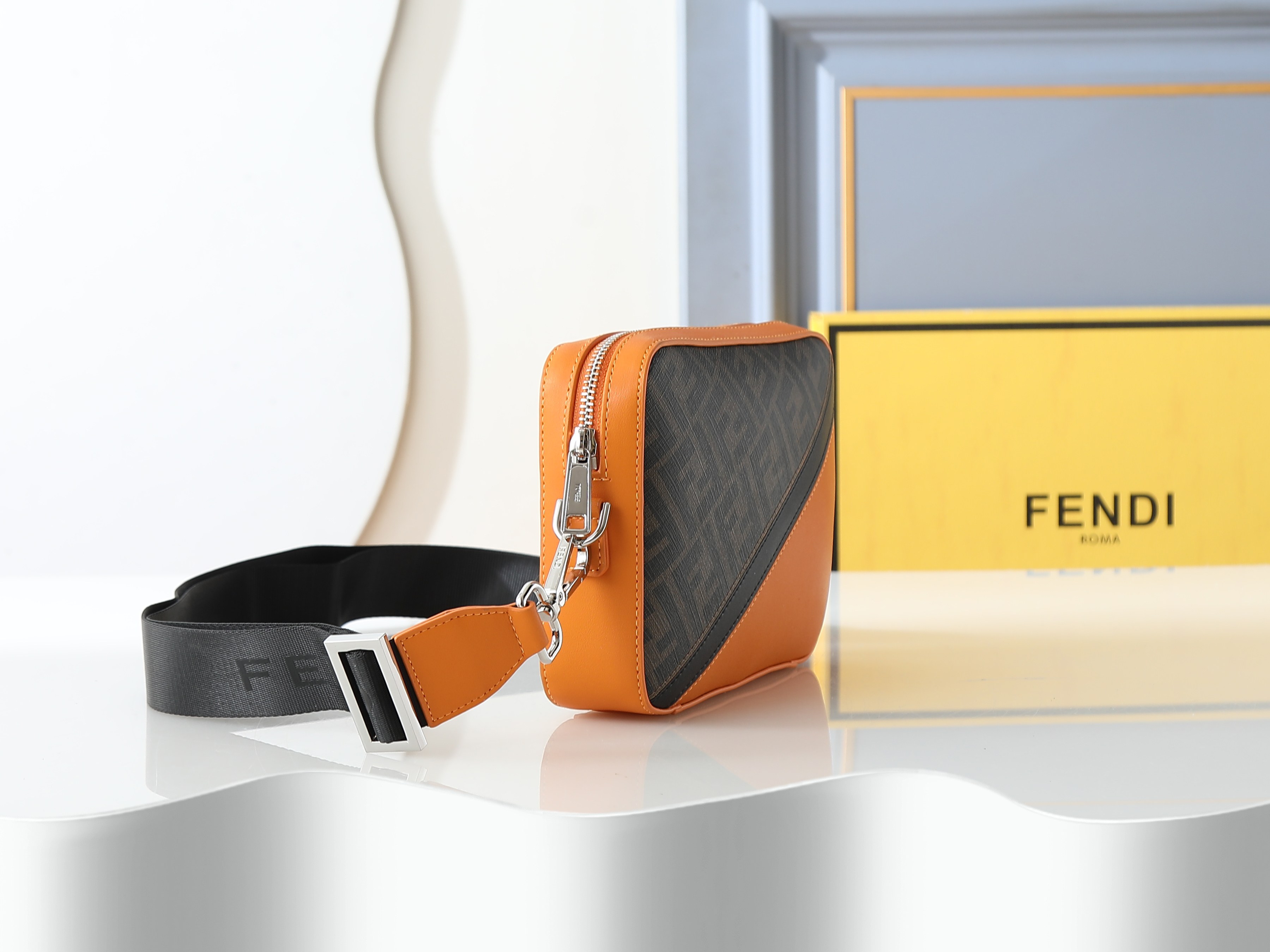 FFデザイン コンパクトオレンジイエローバッグ