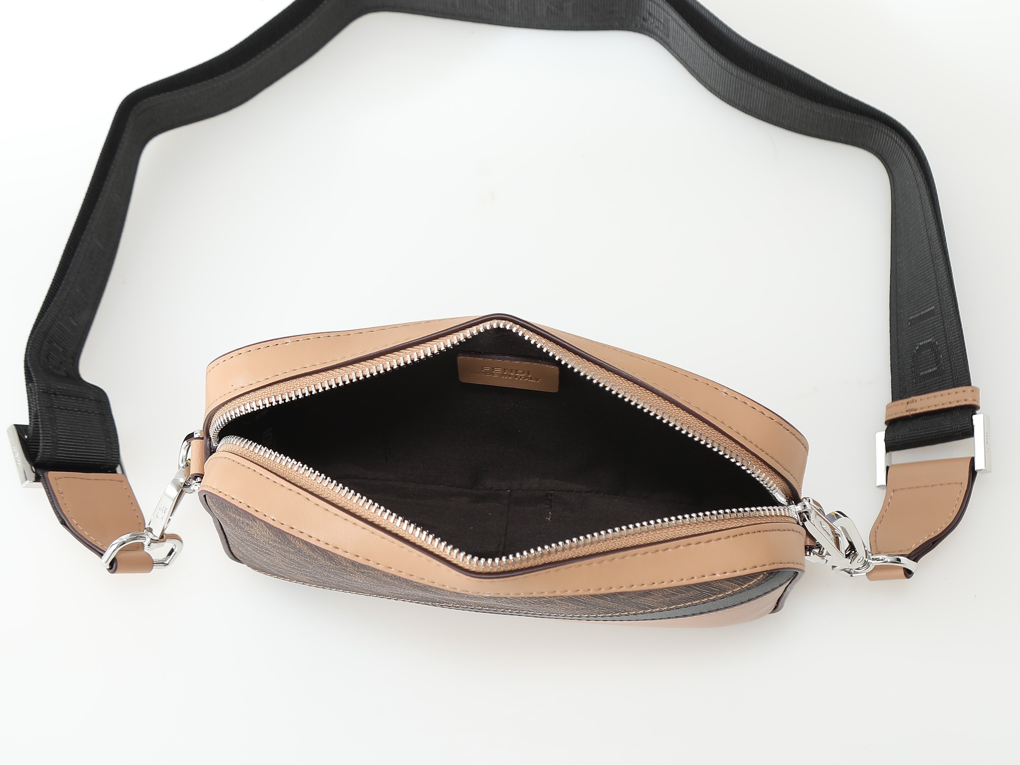 F7M0286 杏色×黒棕色 コンパクトショルダーバッグ