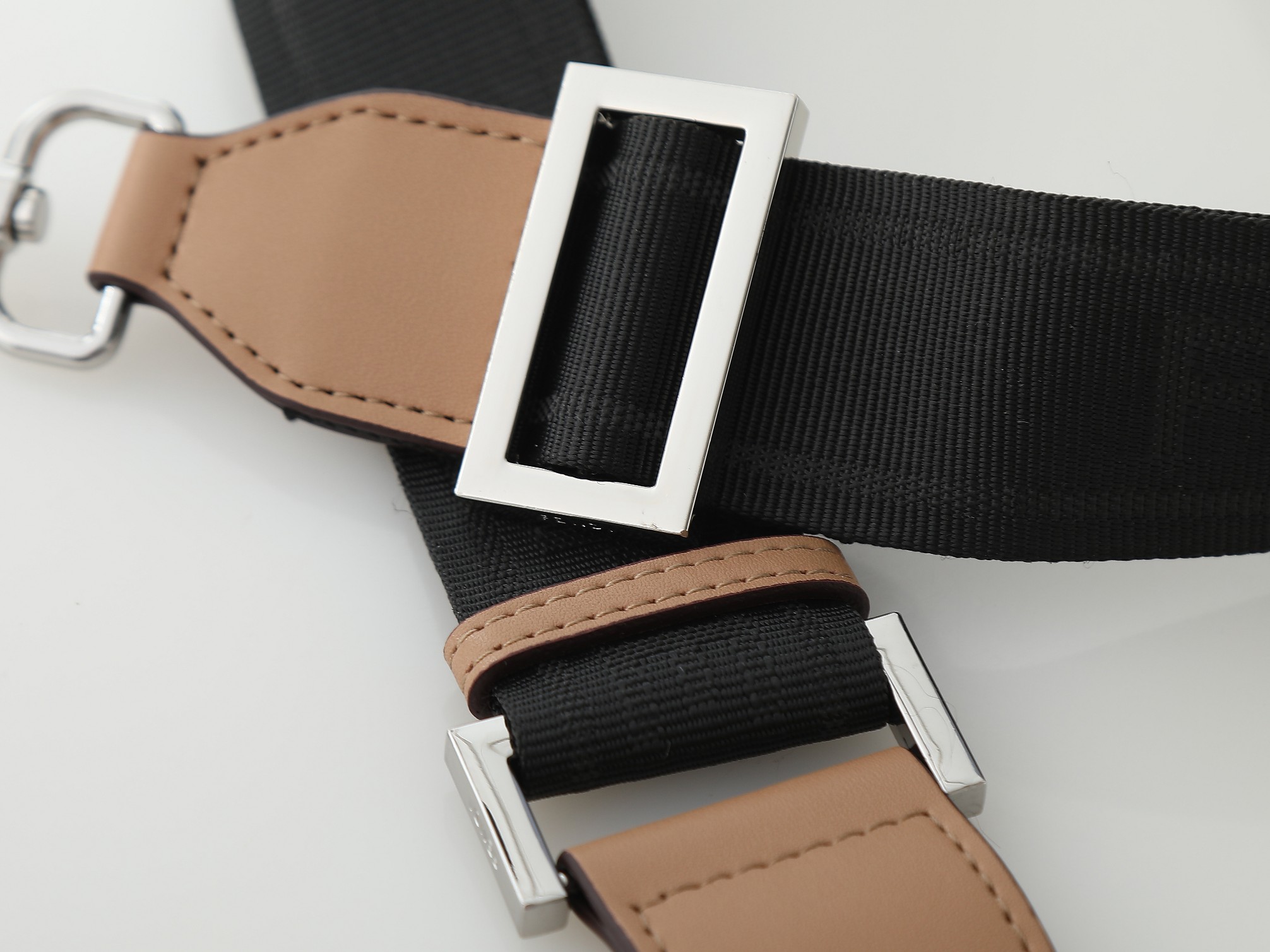 F7M0286 杏色×黒棕色 コンパクトショルダーバッグ