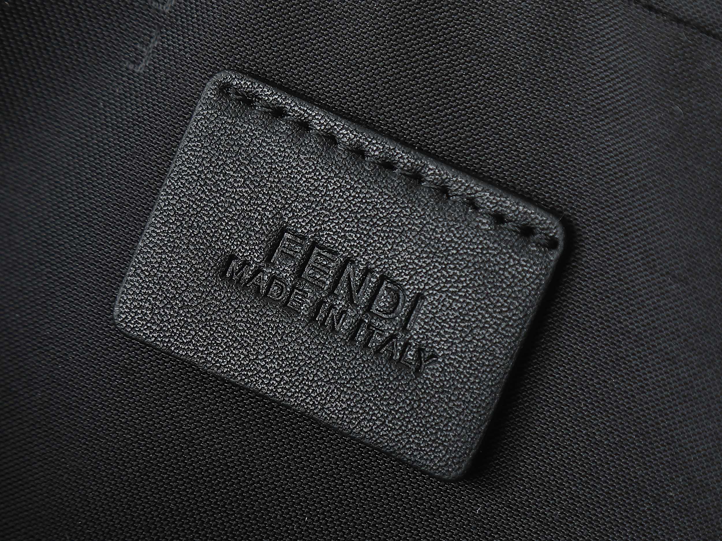 FFデザインのコンパクトカフェブラウンショルダーバッグ