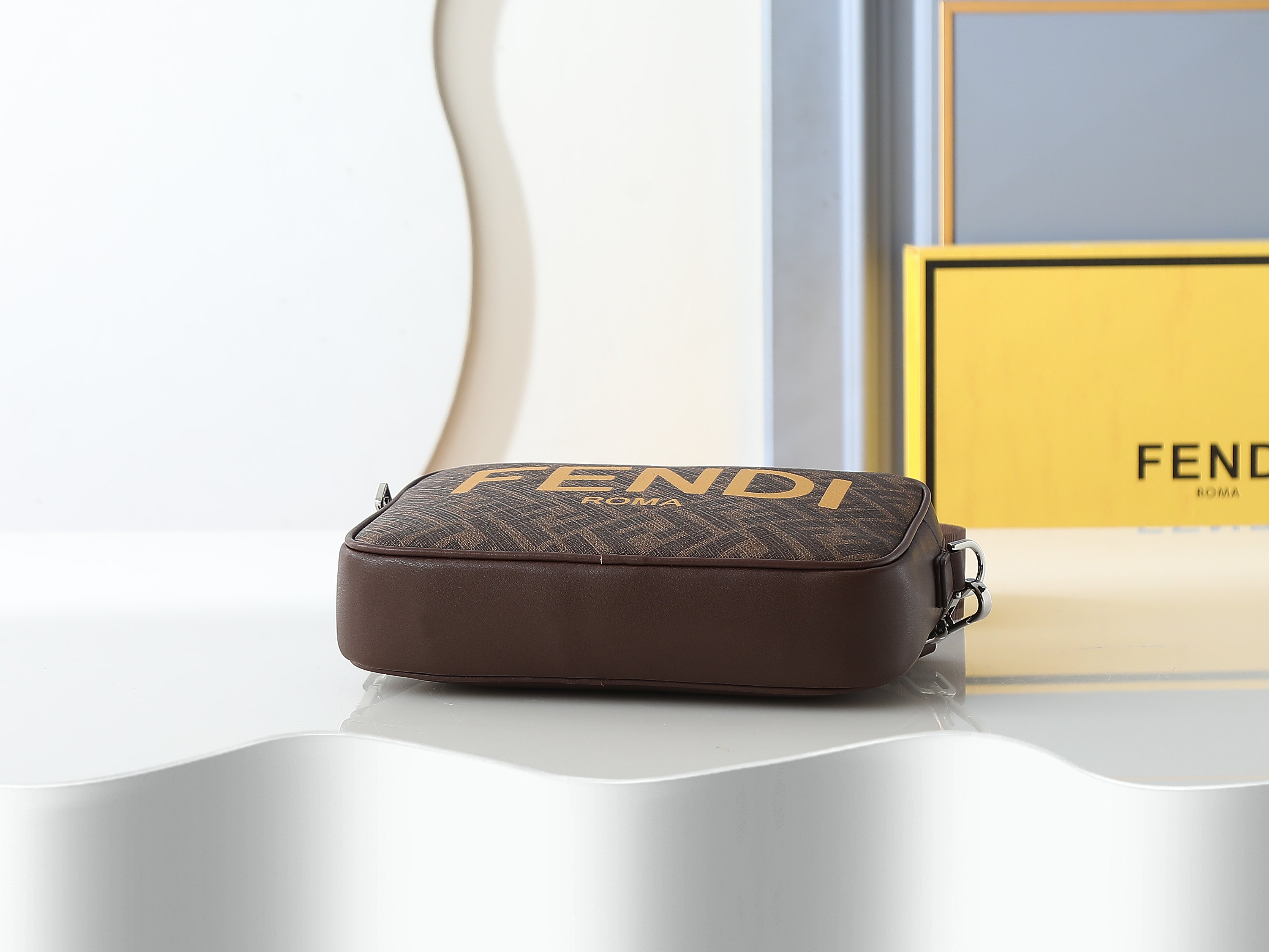 Fendi 老花シルクプリント コンパクト単肩バッグ