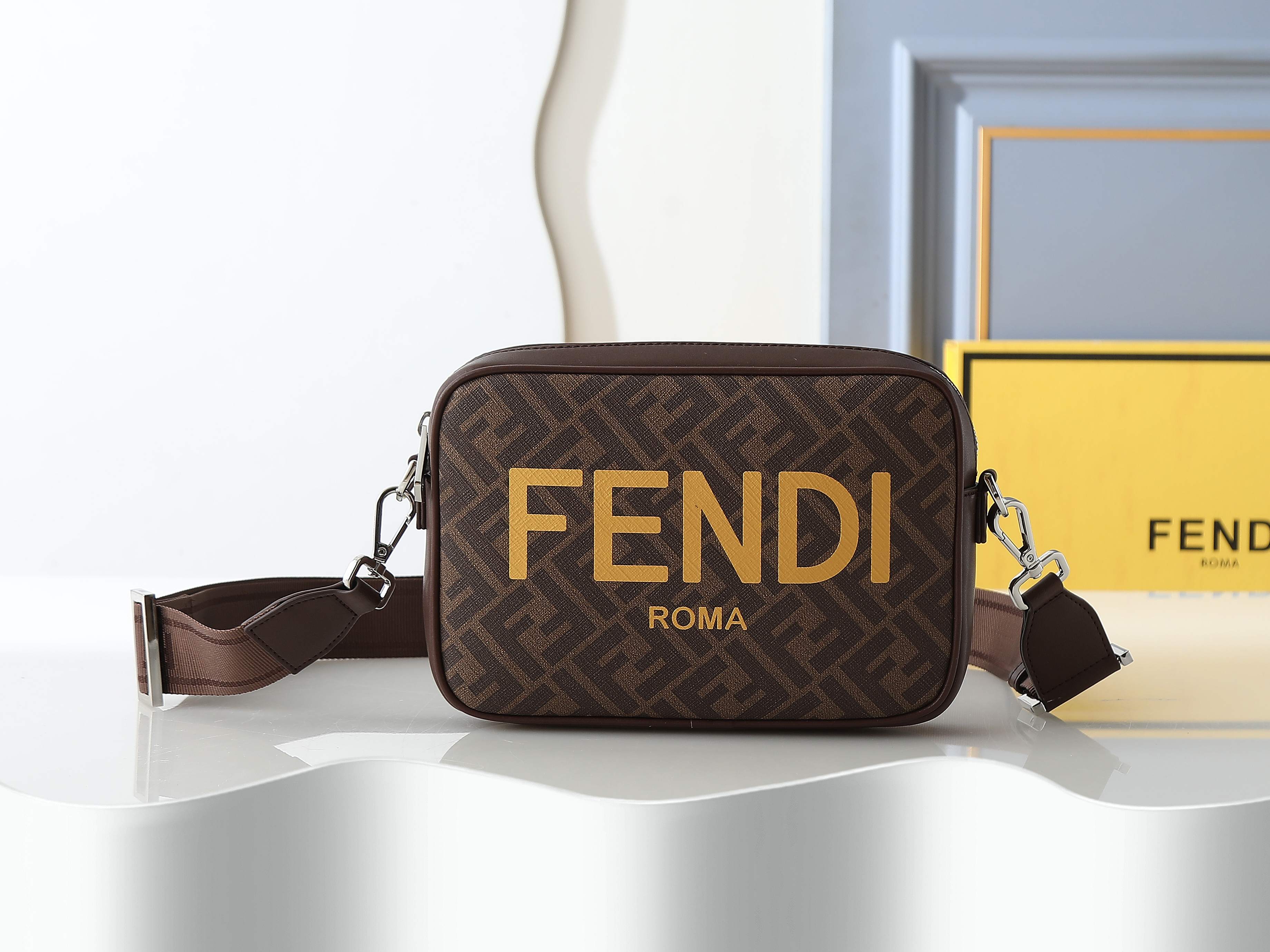 Fendi 老花シルクプリント コンパクト単肩バッグ