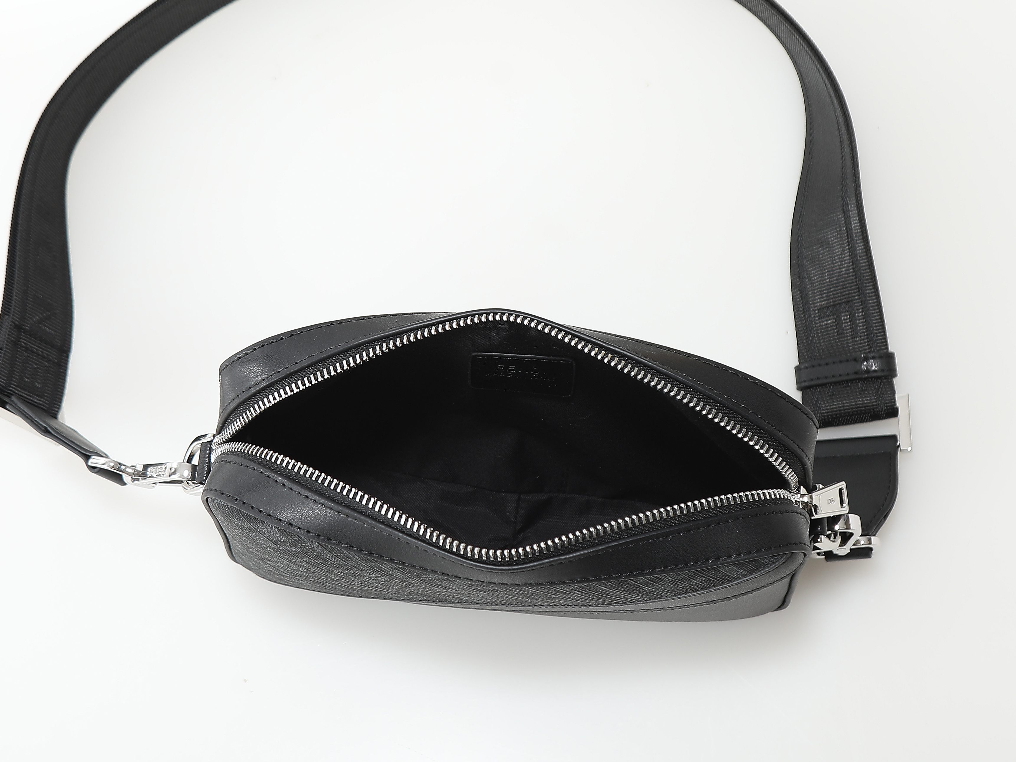 FFデザインコンパクトショルダーバッグ - ブラック