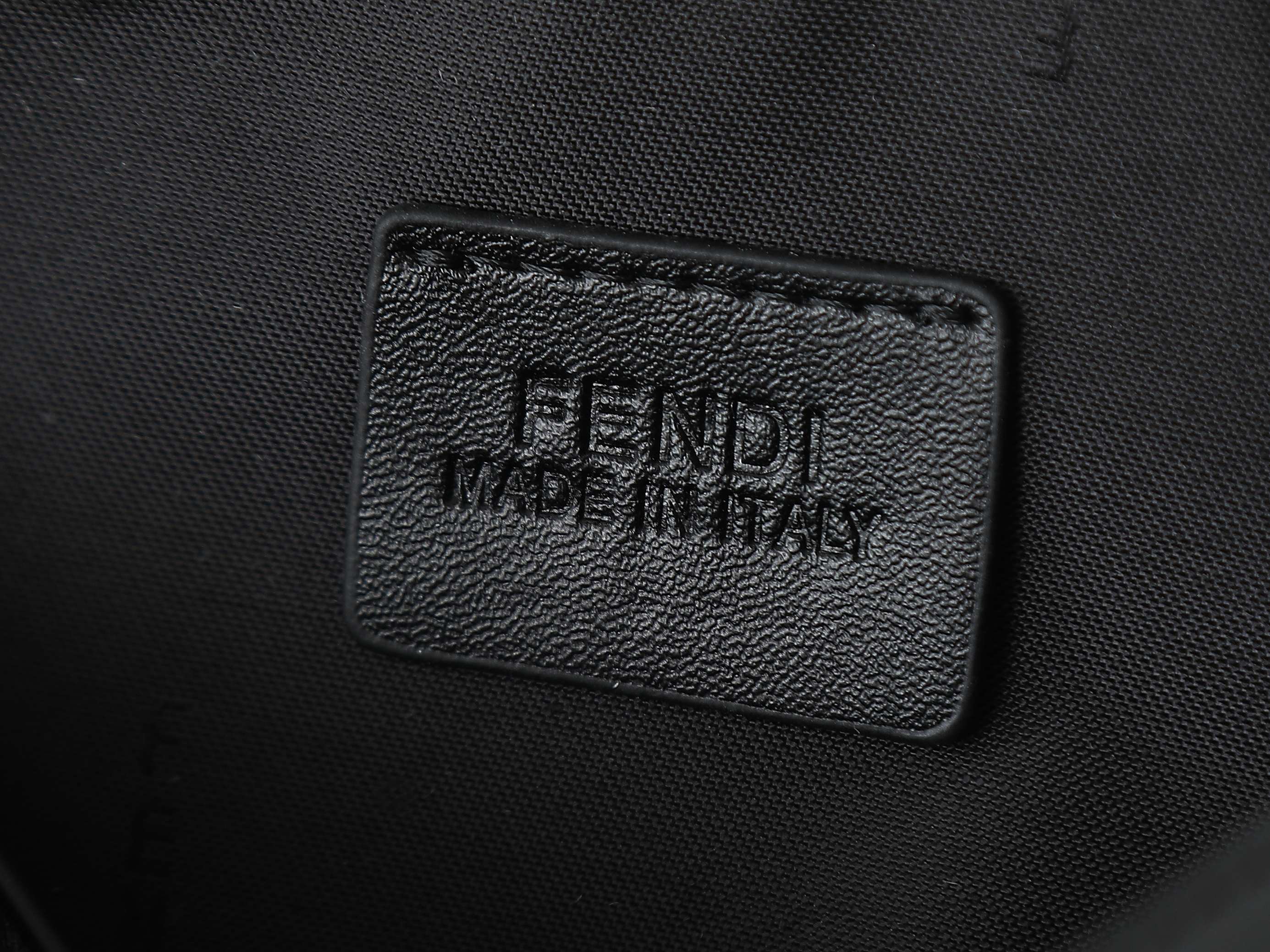 FFデザインコンパクトショルダーバッグ - ブラック