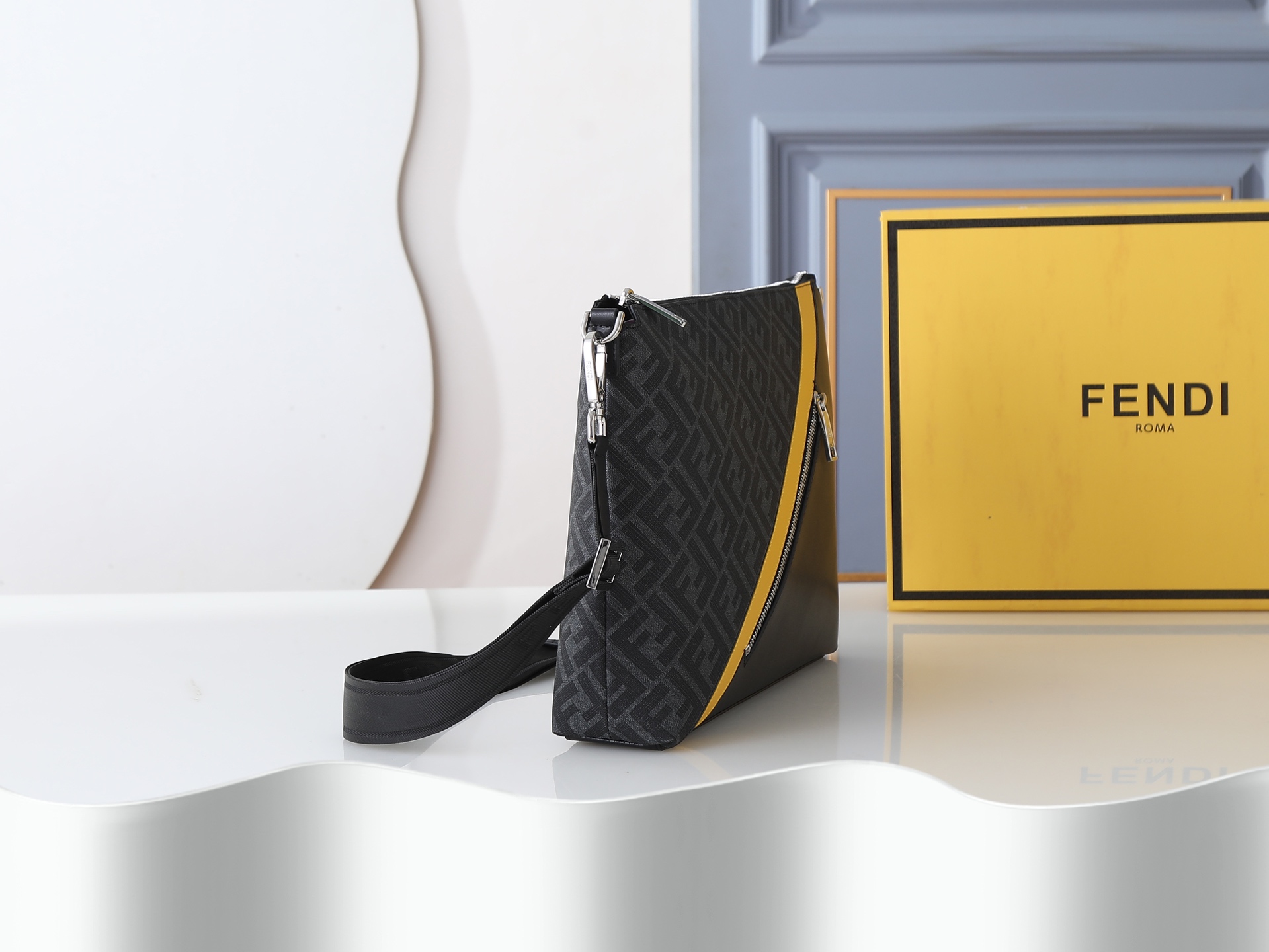 FF ブラックフラワー信使包 - 修長デザイン、調節可能なショルダーストラップ