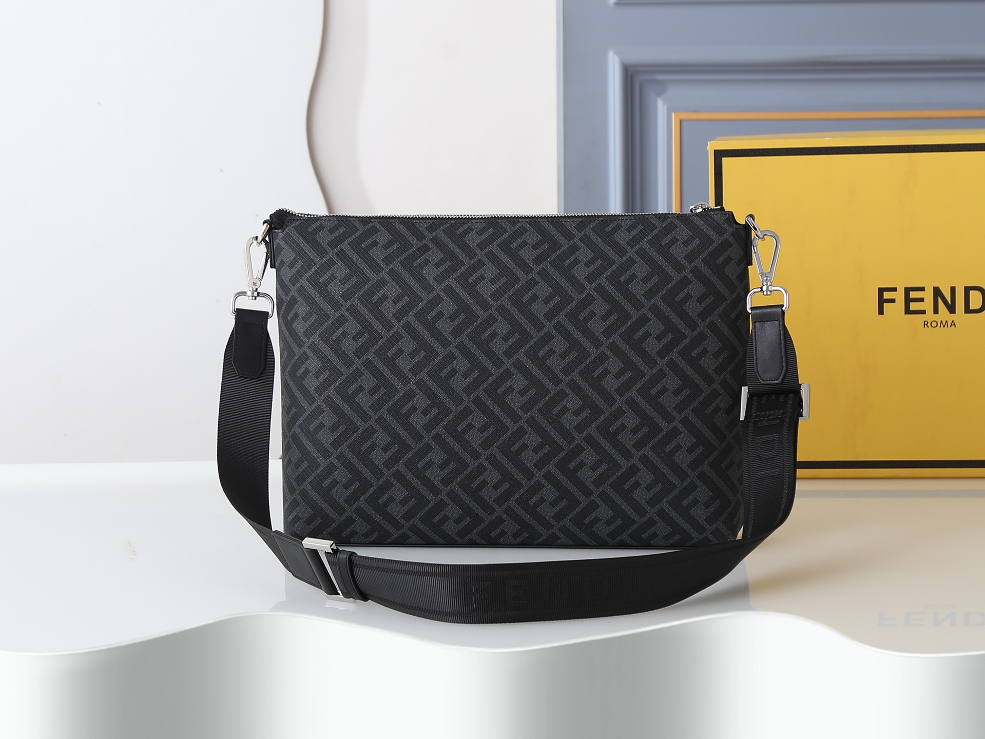 FF ブラックフラワー信使包 - 修長デザイン、調節可能なショルダーストラップ