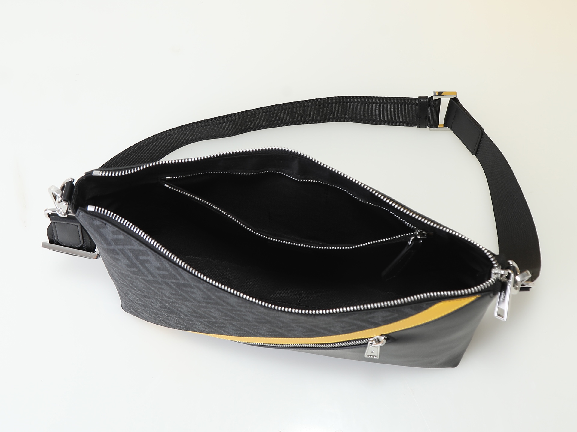 FF ブラックフラワー信使包 - 修長デザイン、調節可能なショルダーストラップ