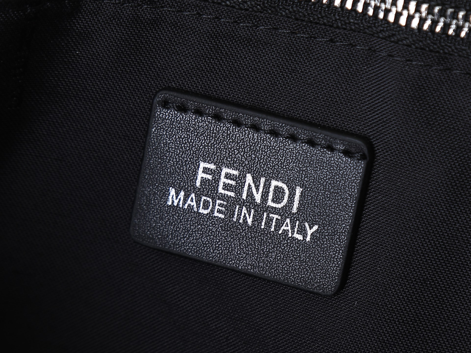 FF ブラックフラワー信使包 - 修長デザイン、調節可能なショルダーストラップ