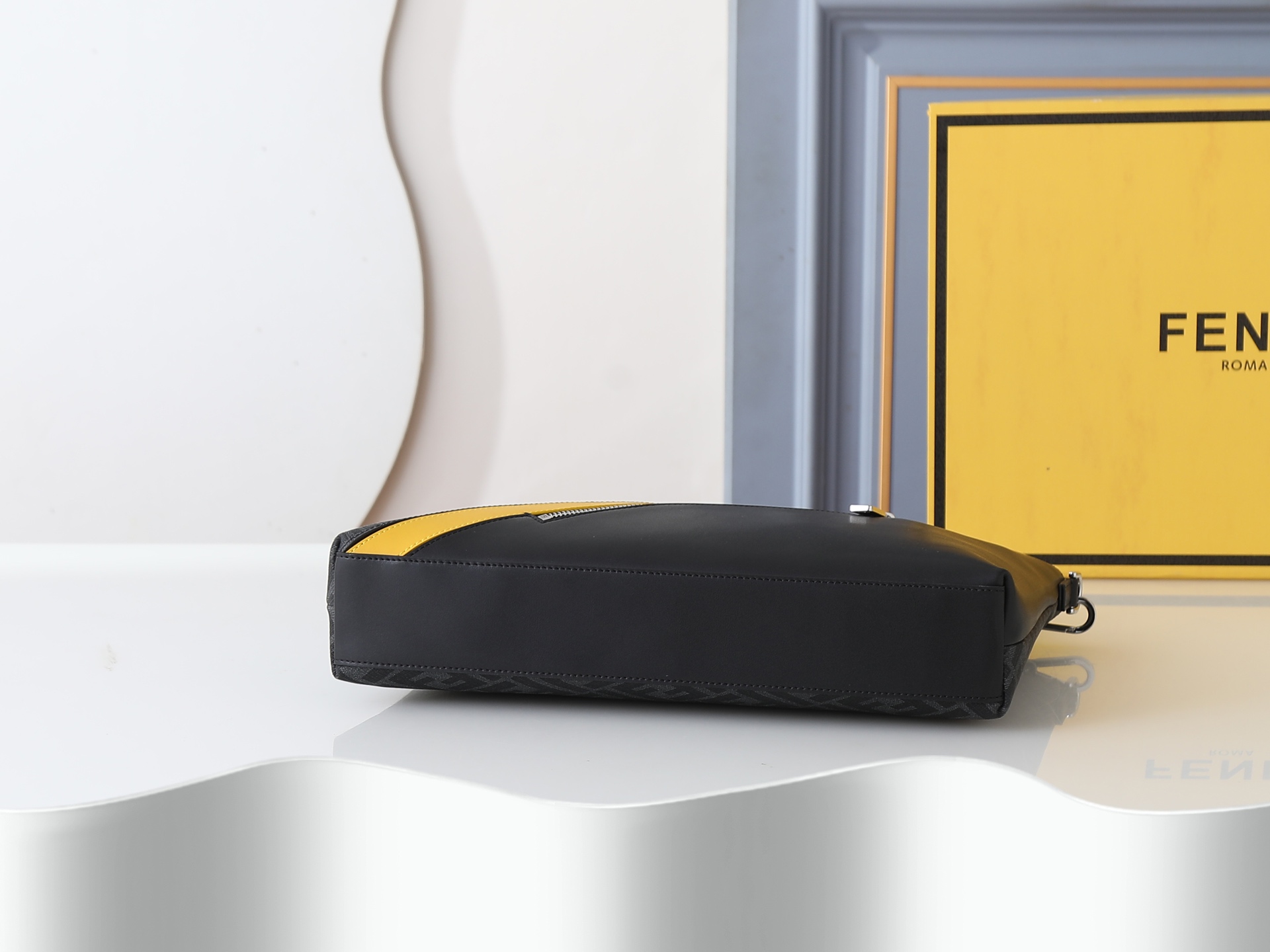 FF ブラックフラワー信使包 - 修長デザイン、調節可能なショルダーストラップ