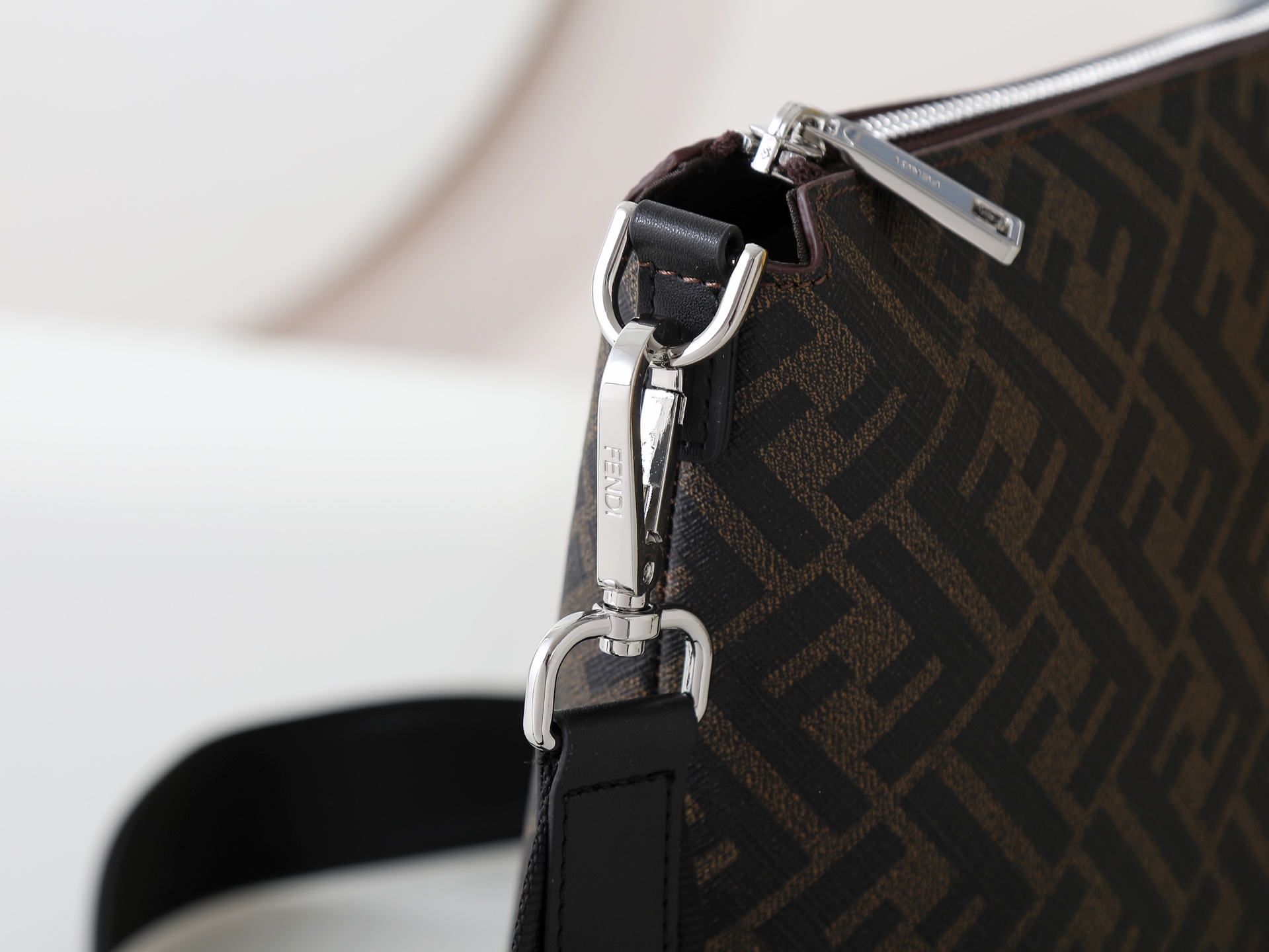 FFデザインの修長信差包 - コーヒー色・調節可能なショルダーストラップ