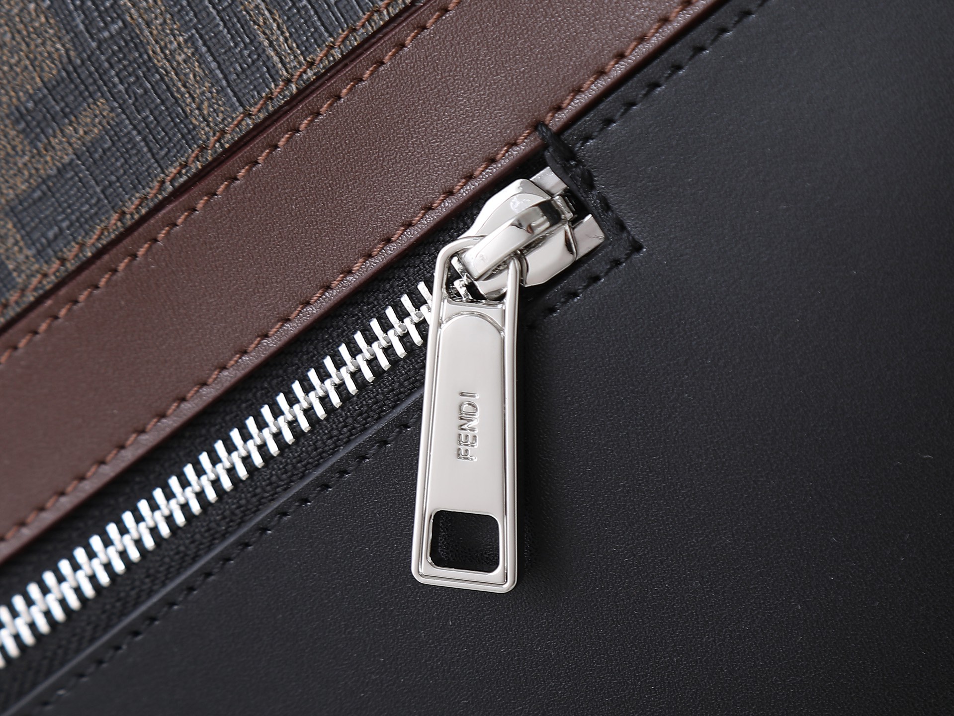 FFデザインの修長信差包 - コーヒー色・調節可能なショルダーストラップ