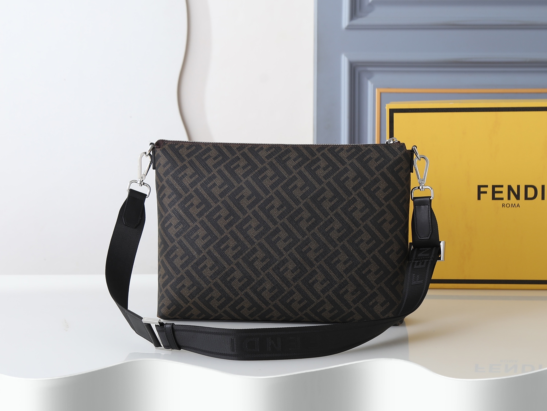 FFデザインの修長信差包 - コーヒー色・調節可能なショルダーストラップ