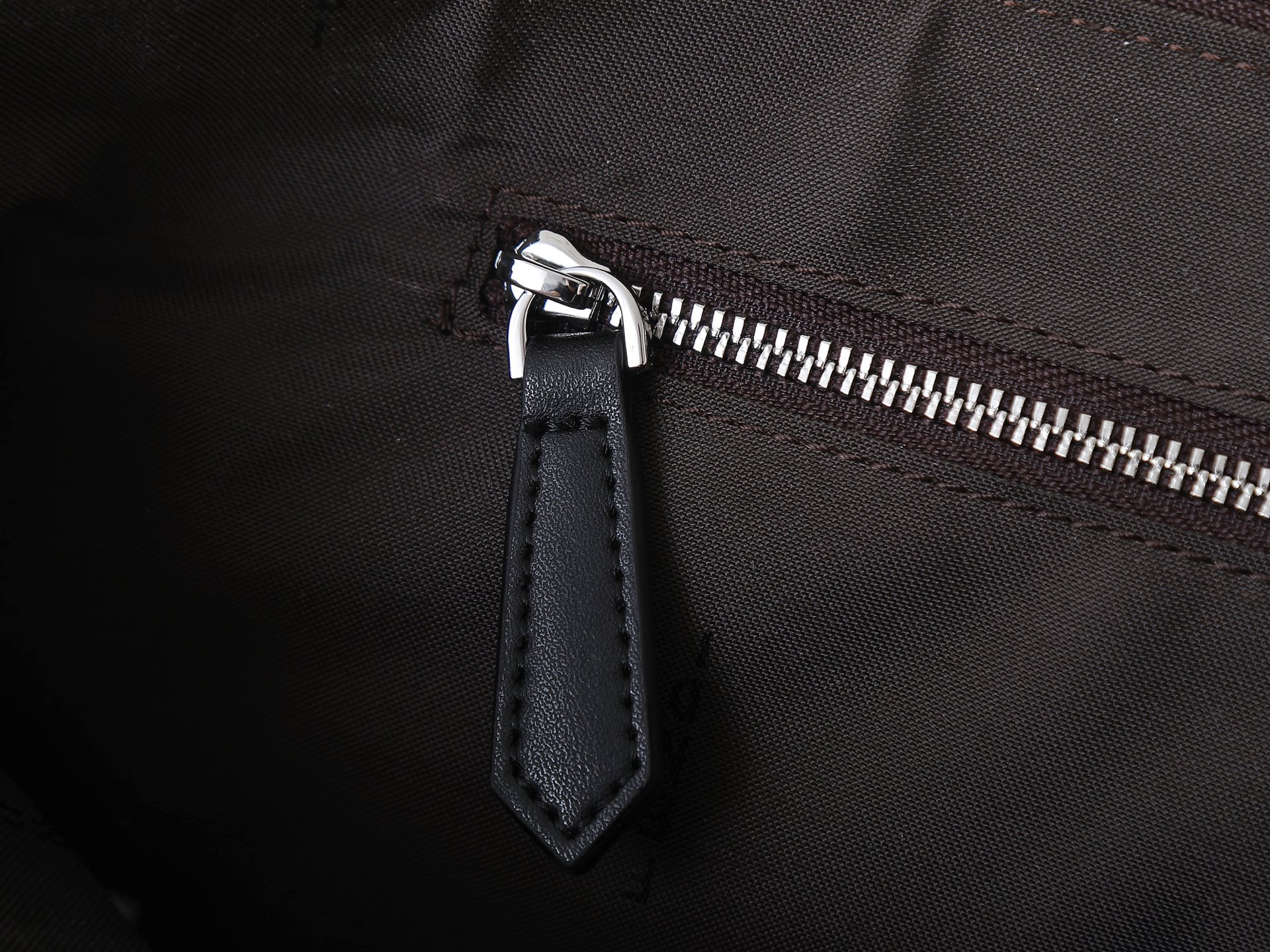 FFデザインの修長信差包 - コーヒー色・調節可能なショルダーストラップ