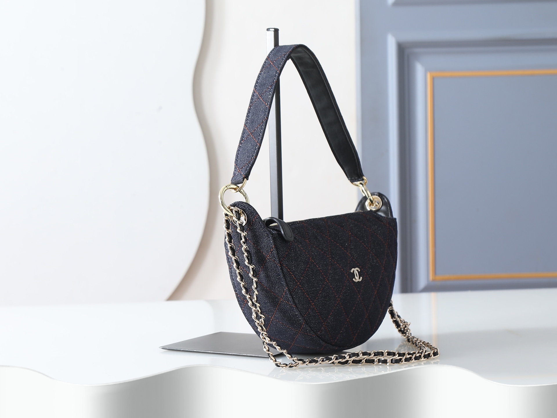 款号5094牛仔布色CHANEL26P双C Logo皮穿链菱格、单肩手提包、女款！尺寸：22cm-6cm