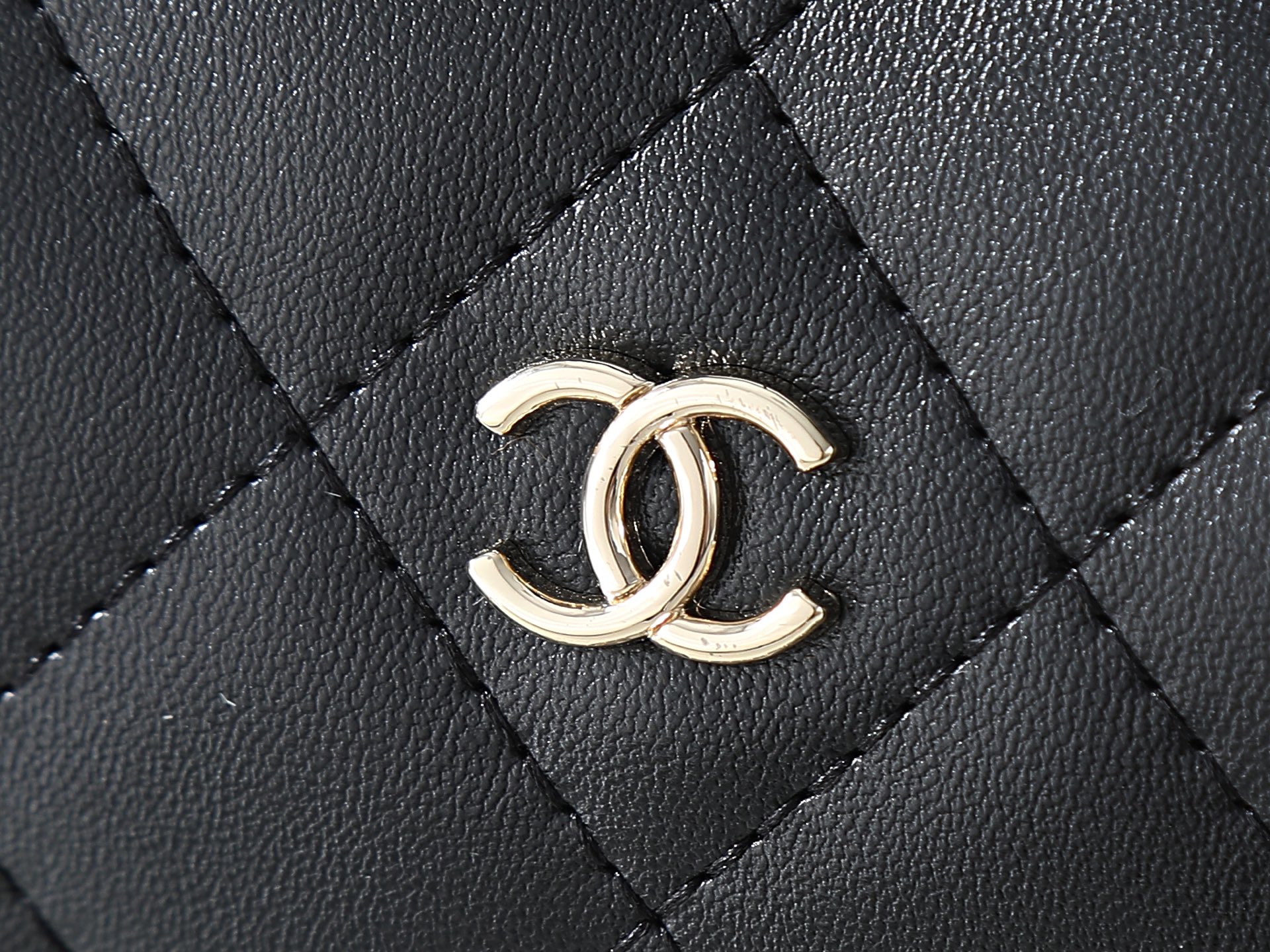 款号5094黑色CHANEL26P双C Logo皮穿链菱格、单肩手提包、女款！尺寸：22cm-6cm-1