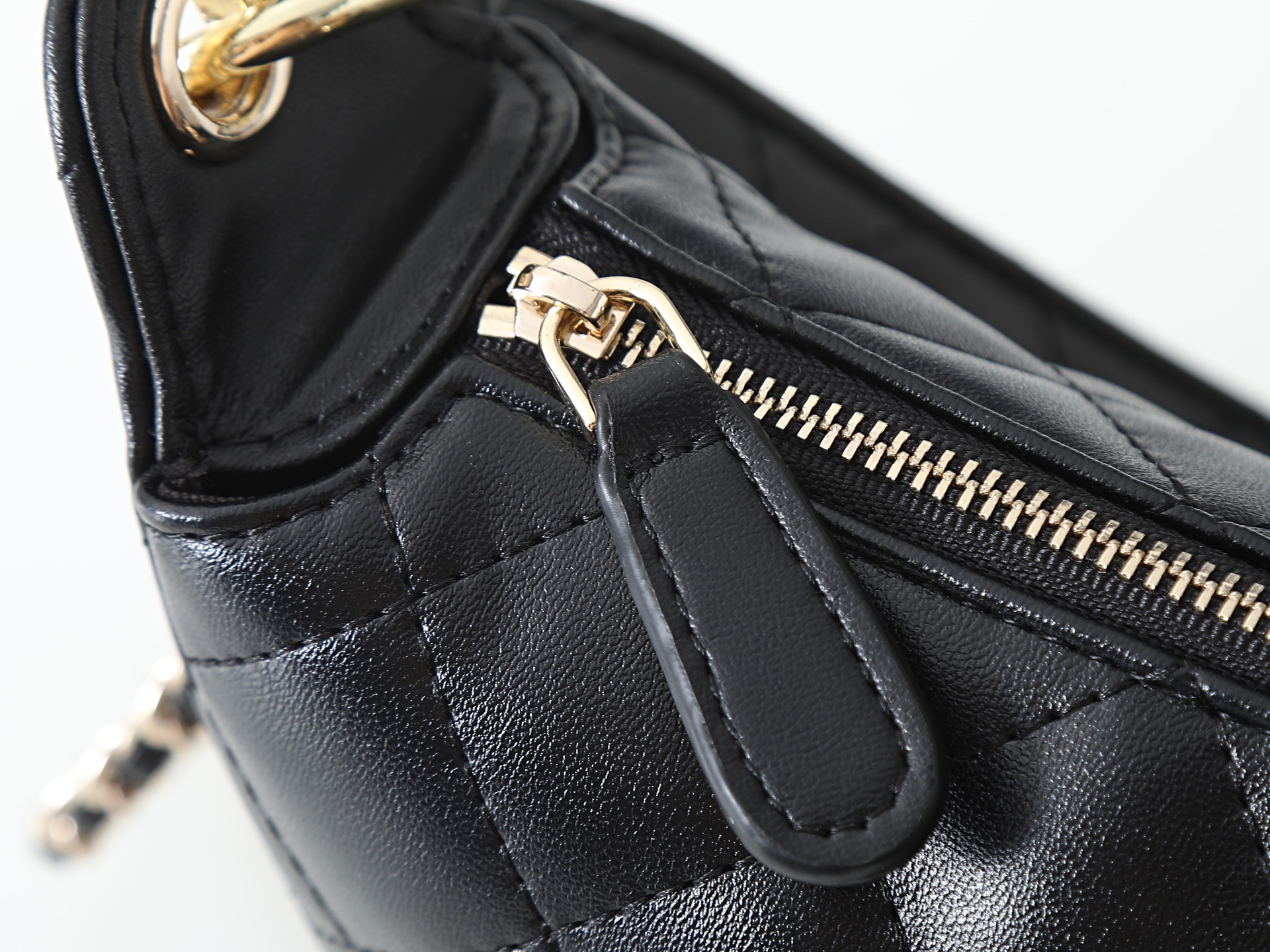 款号5094黑色CHANEL26P双C Logo皮穿链菱格、单肩手提包、女款！尺寸：22cm-6cm-1