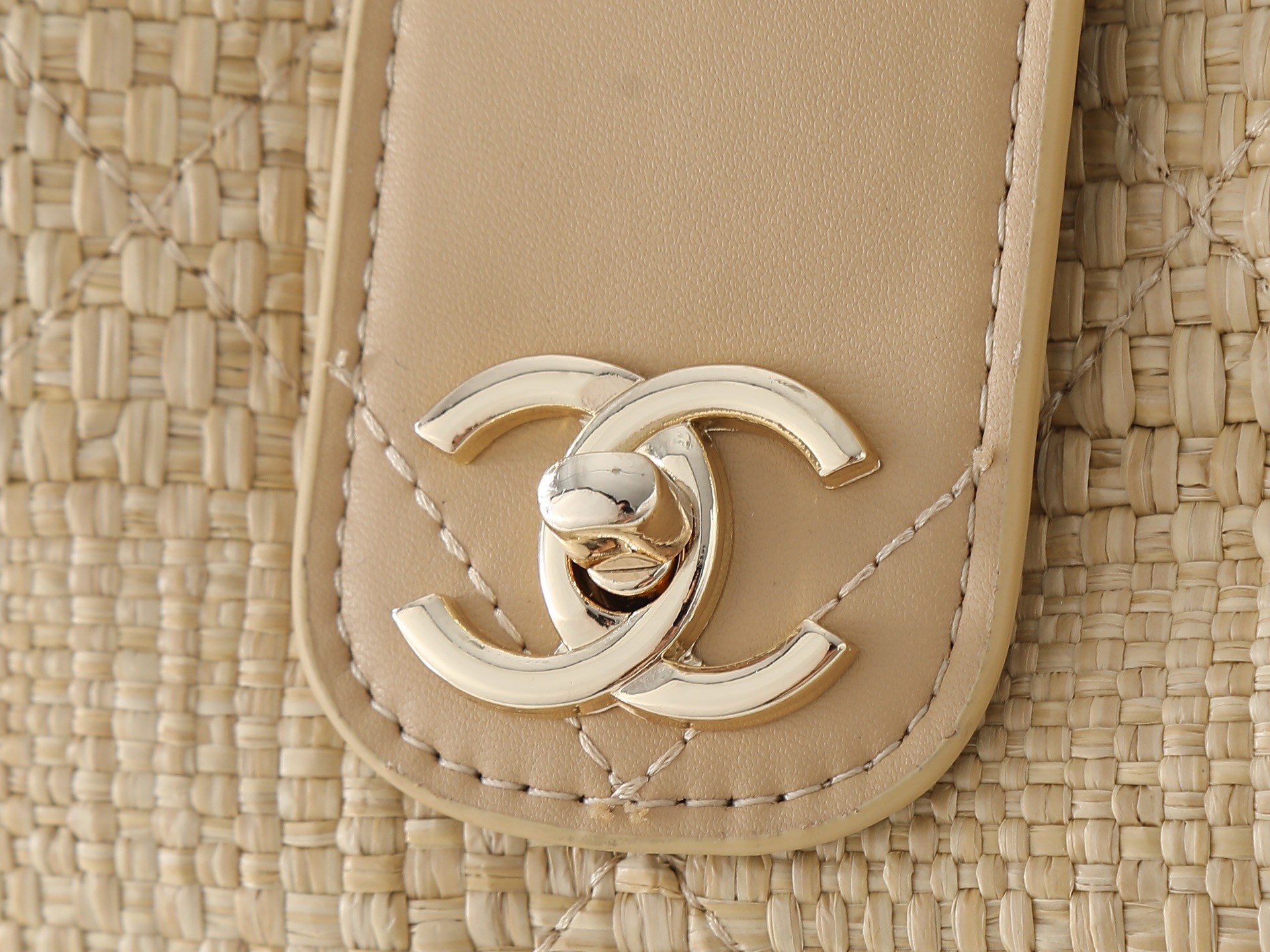 款号6090小号米色 CHANEL香奈儿26P双C logo皮穿链 编制椰纤维拼金色金属、单肩包 女款。