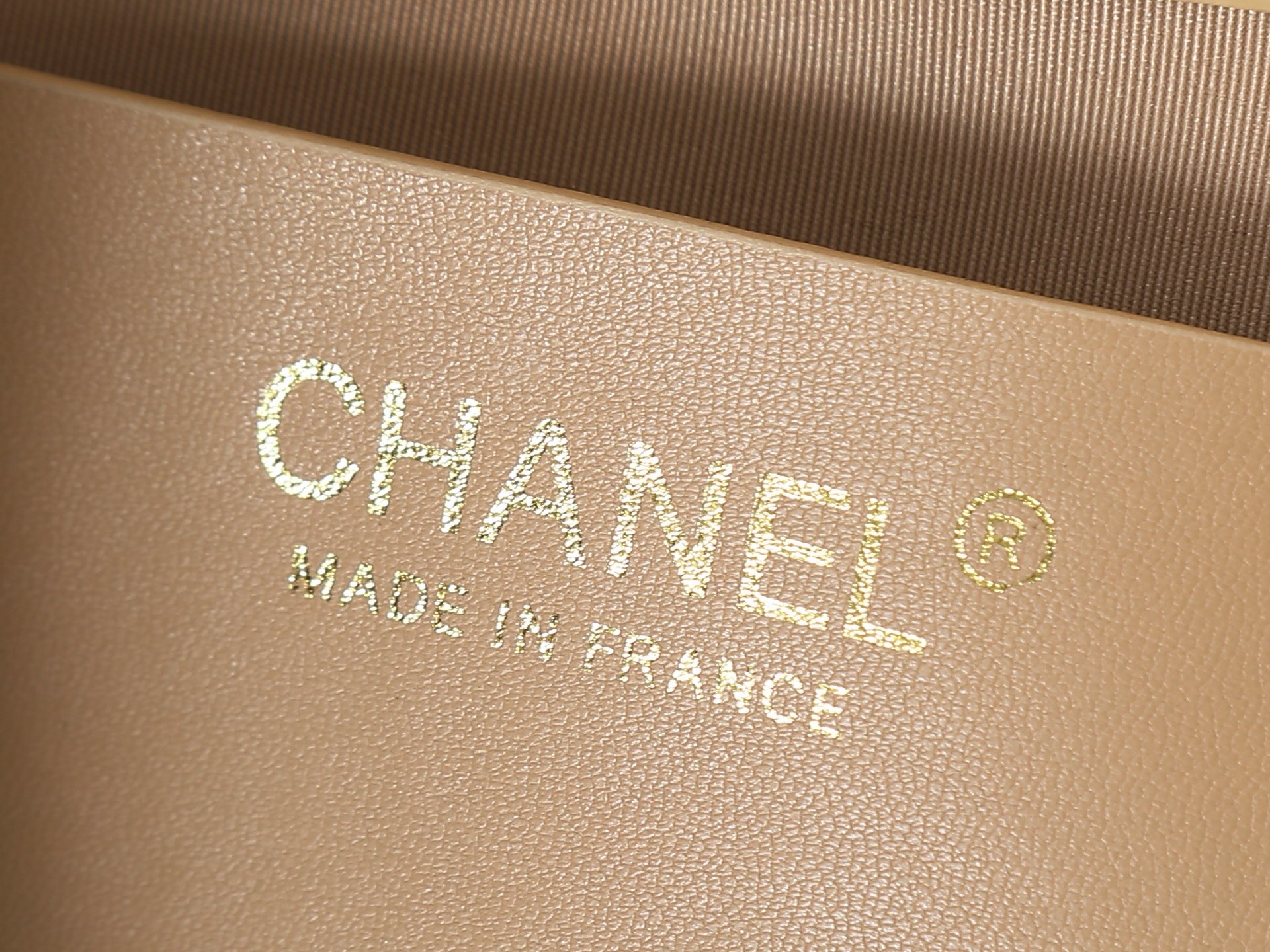 款号6090小号米色 CHANEL香奈儿26P双C logo皮穿链 编制椰纤维拼金色金属、单肩包 女款。
