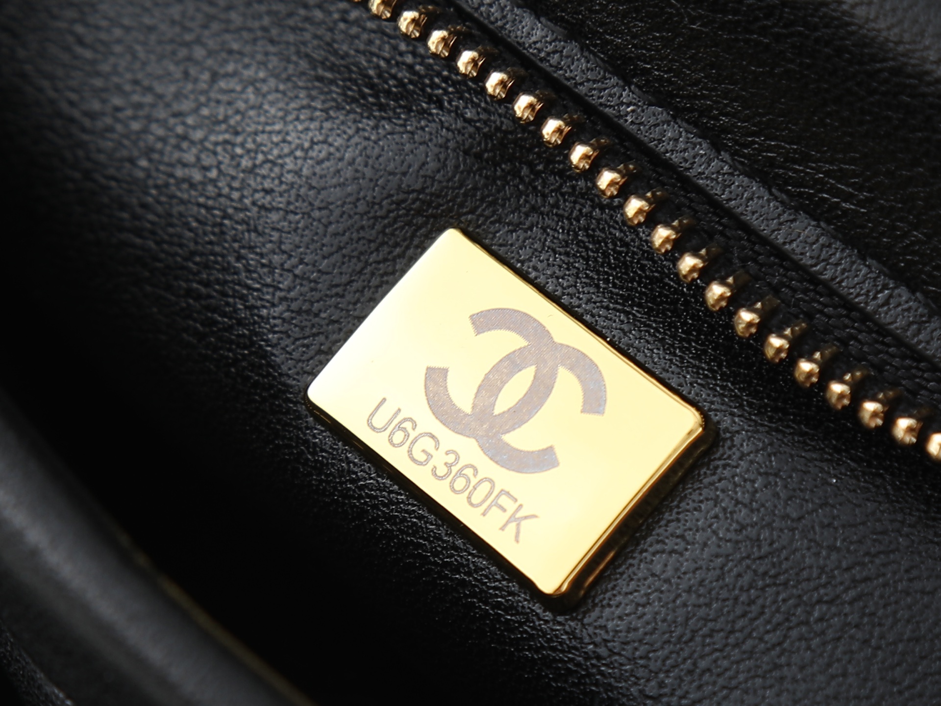 款号6288黑色 CHANEL香奈儿26S logo金色金属法棍 腋下包单肩包女款。尺寸：32cm-11