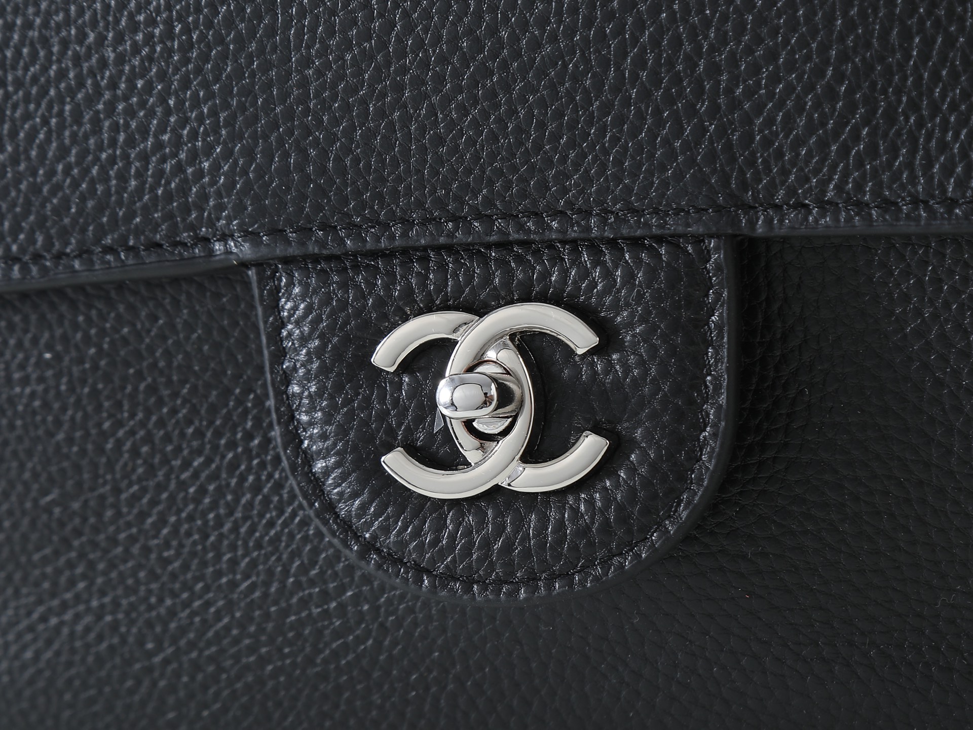 款号6233黑色 CHANEL香奈儿26S 银标双C logo粒面小牛皮拼银色金属 单肩斜挎包 女款、肩