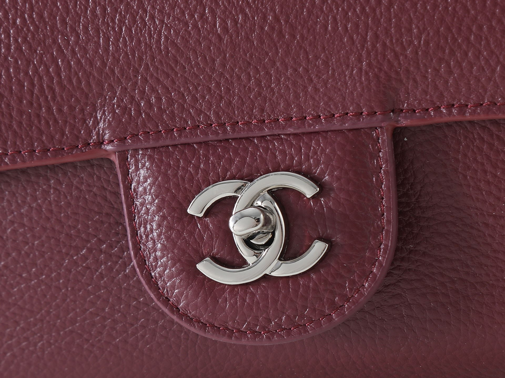 款号6231小号枣红 CHANEL香奈儿26S 银标双C logo粒面小牛皮拼银色金属 单肩斜挎包 女款