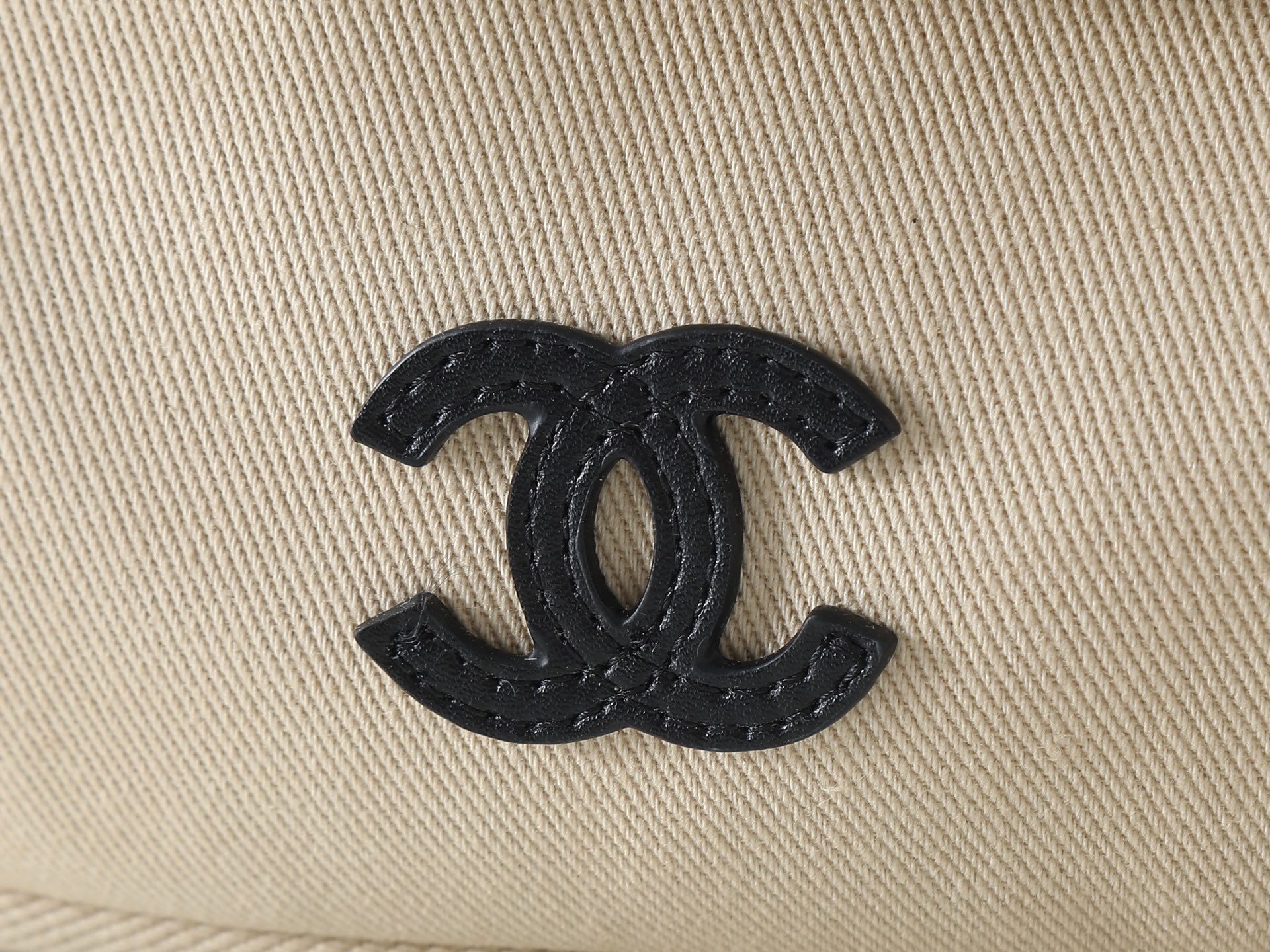 款号5269米色 CHANEL香奈儿 26M coco- Beach沙滩系列、经典双C logo 牛仔布