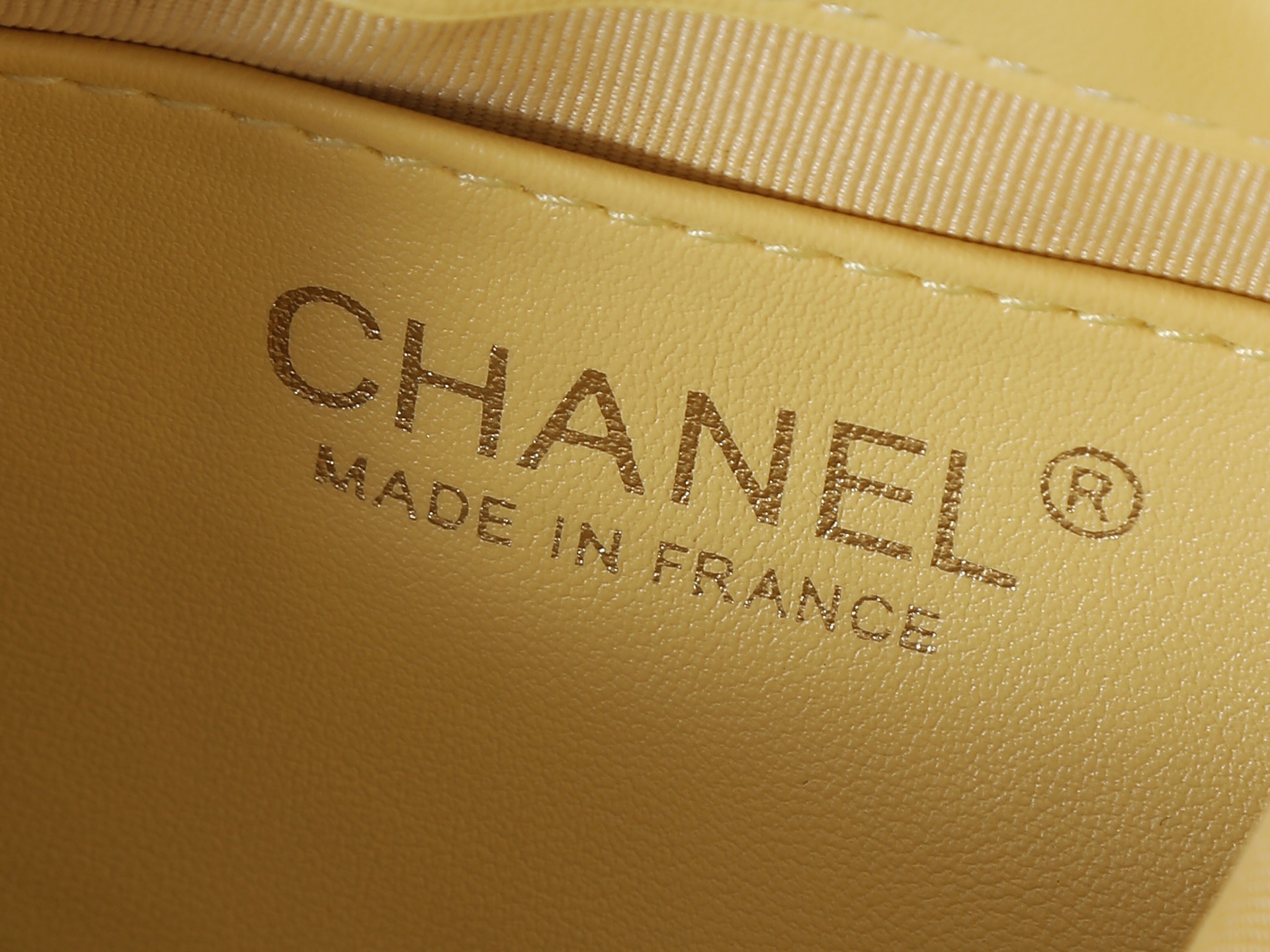 款号6138黄色CHANEL香奈儿26P金标双C Logo菱格小羊皮金色金属、流浪包手提单肩包 常规女款