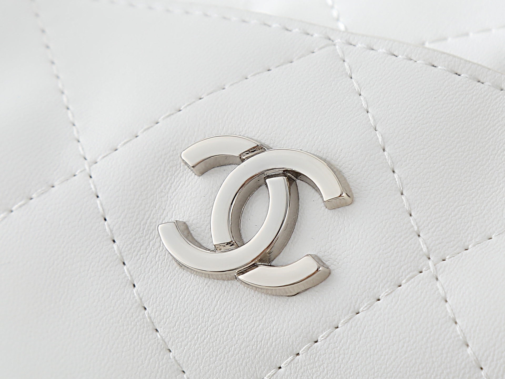 款号6138白色 CHANEL香奈儿26P金标双C Logo菱格小羊皮金色金属、流浪包手提单肩包 常规女