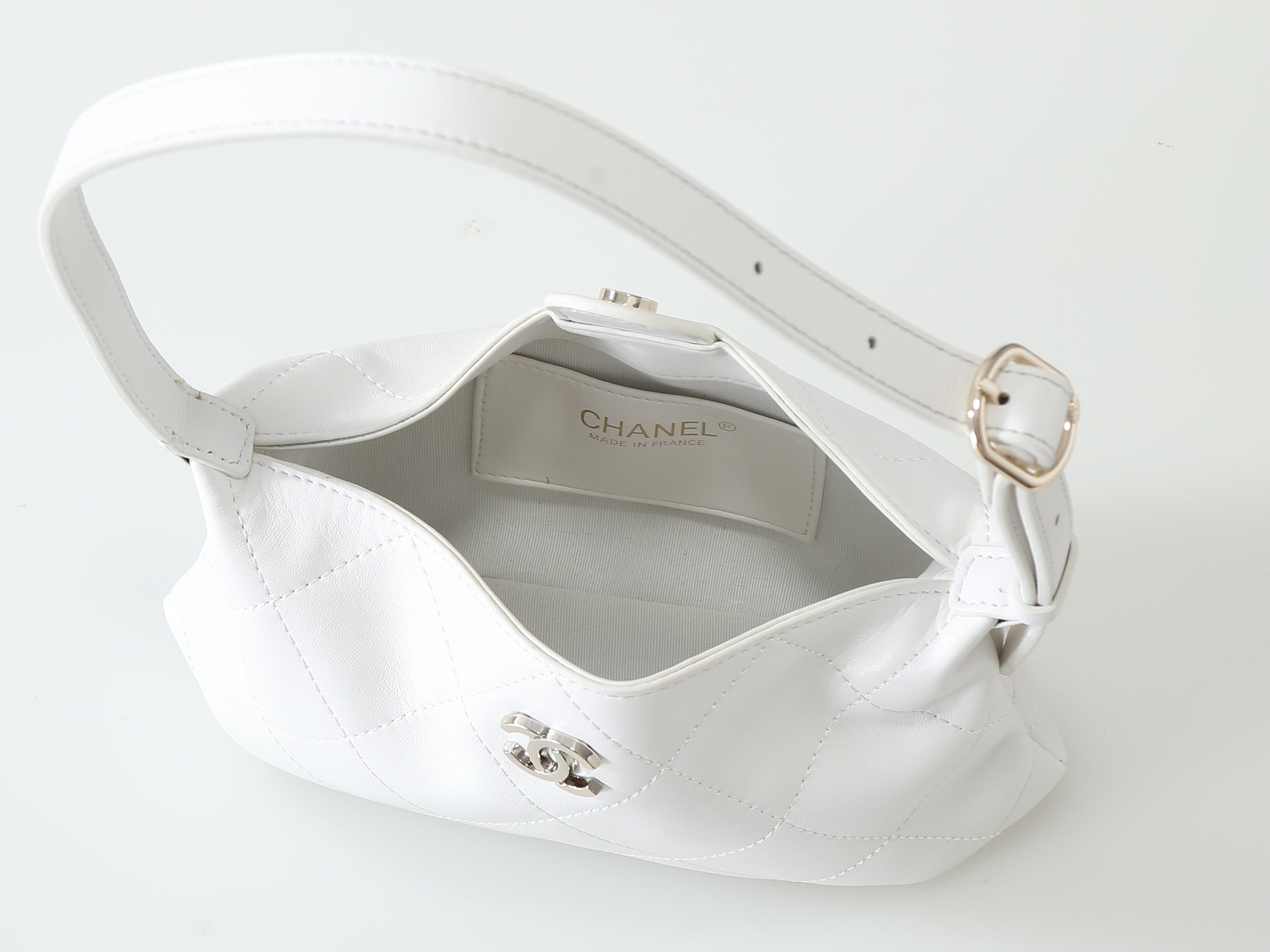 款号6138白色 CHANEL香奈儿26P金标双C Logo菱格小羊皮金色金属、流浪包手提单肩包 常规女