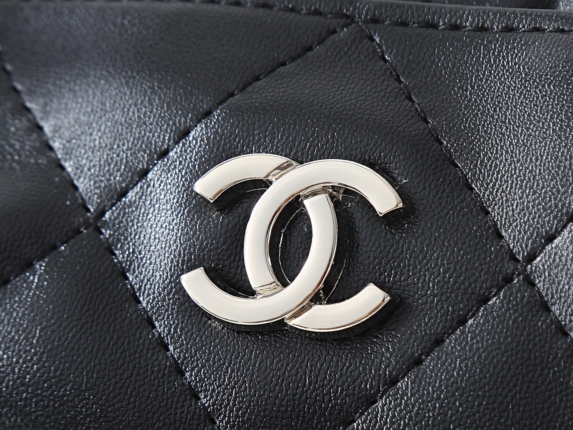 款号6138黑色 CHANEL香奈儿26P金标双C Logo菱格小羊皮金色金属、流浪包手提单肩包 常规女