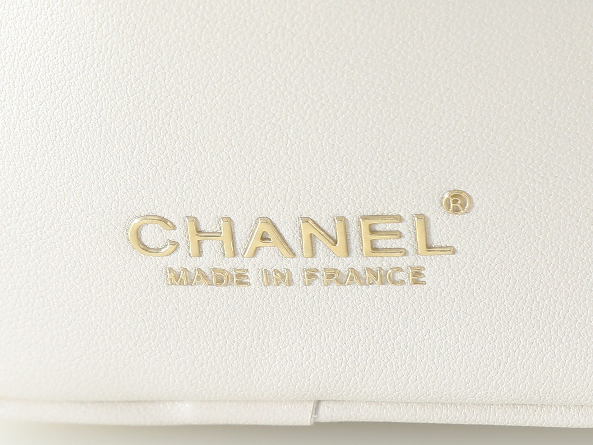 款号6211白色 CHANEL 香奈儿26S 金标双C logo 长手柄 小牛皮拼金色金属 保龄球包手提