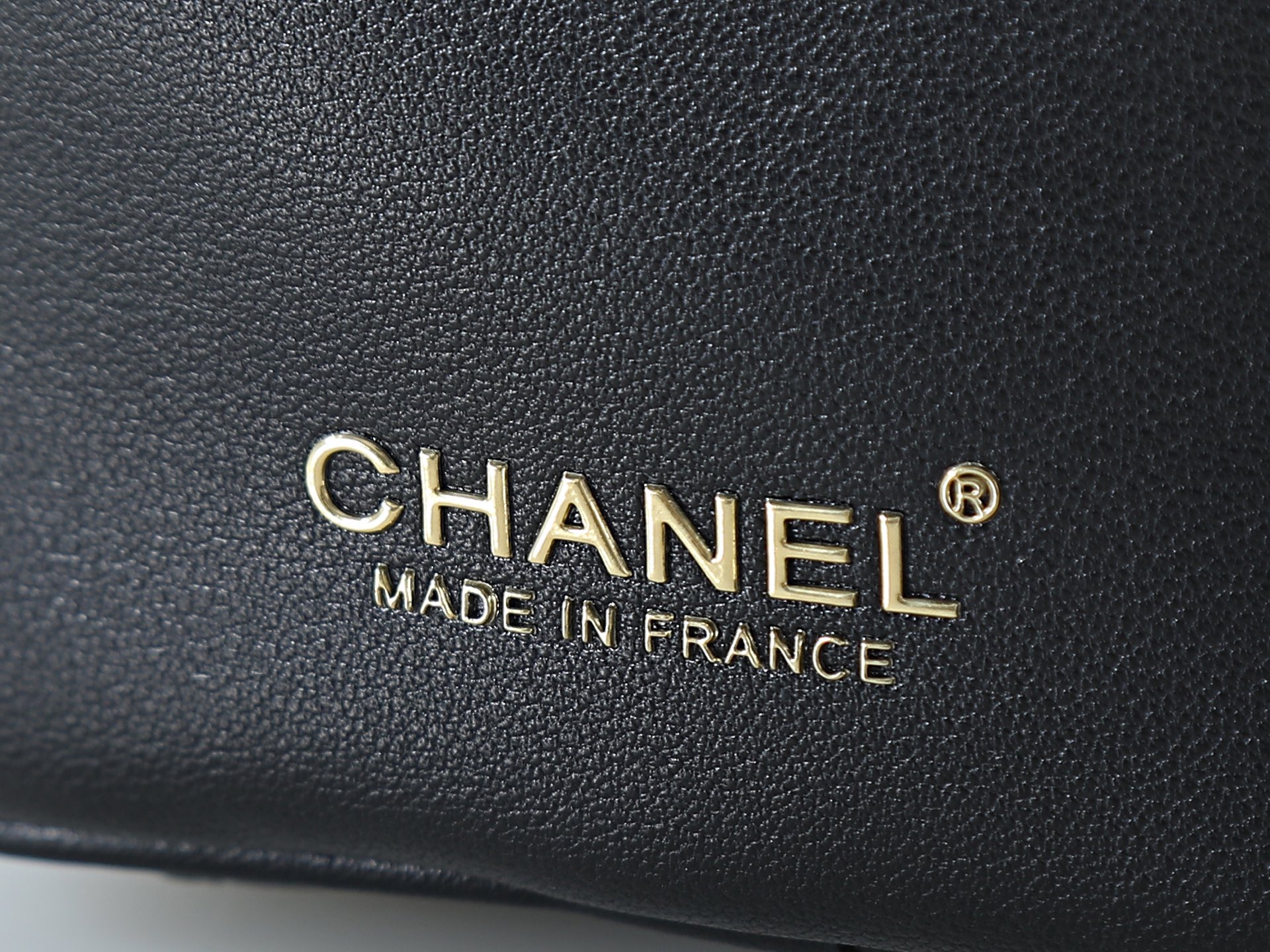 款号6211黑色  CHANEL 香奈儿26S 金标双C logo 长手柄 小牛皮拼金色金属 保龄球包手